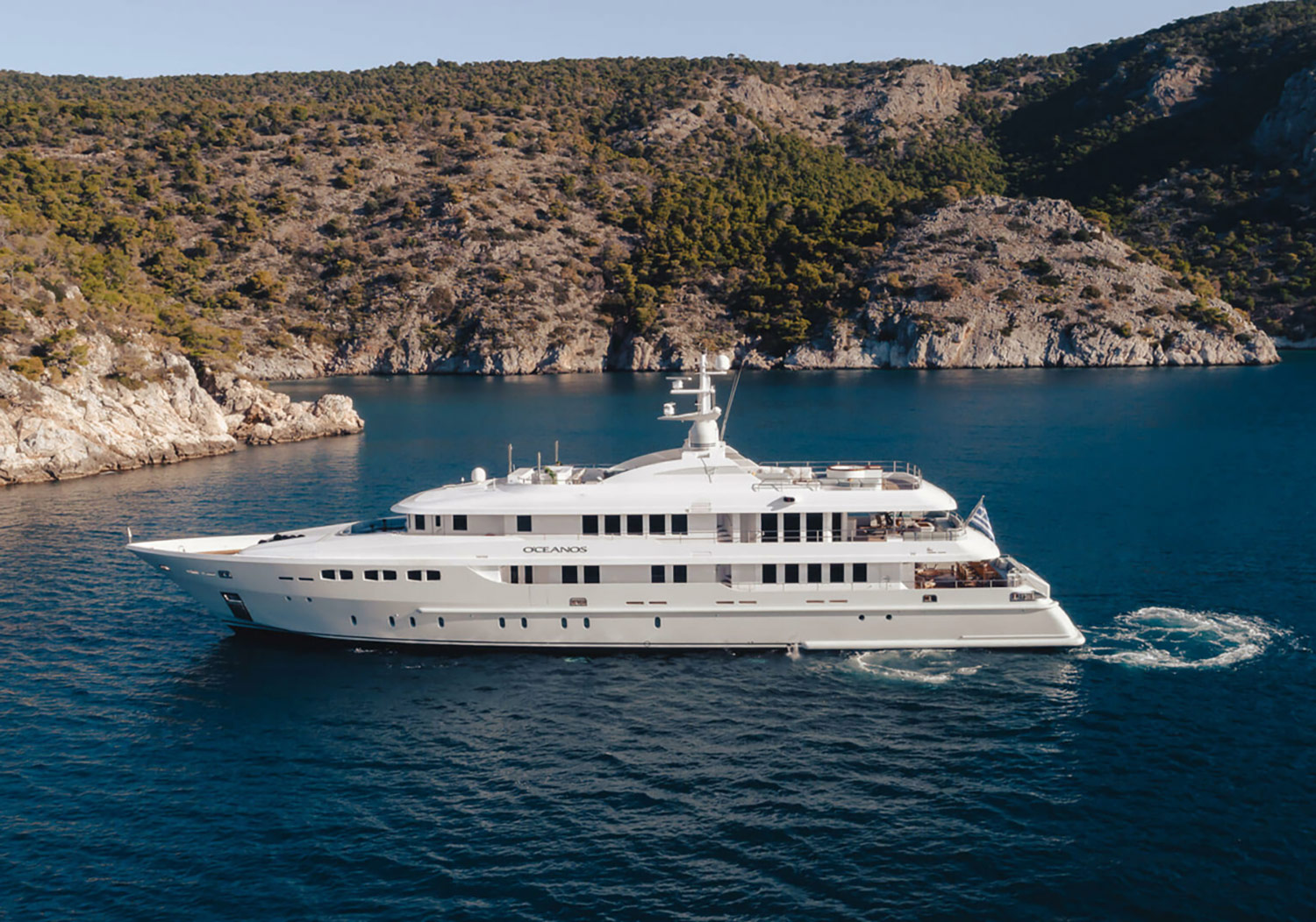 O'CEANOS yacht exterior profile