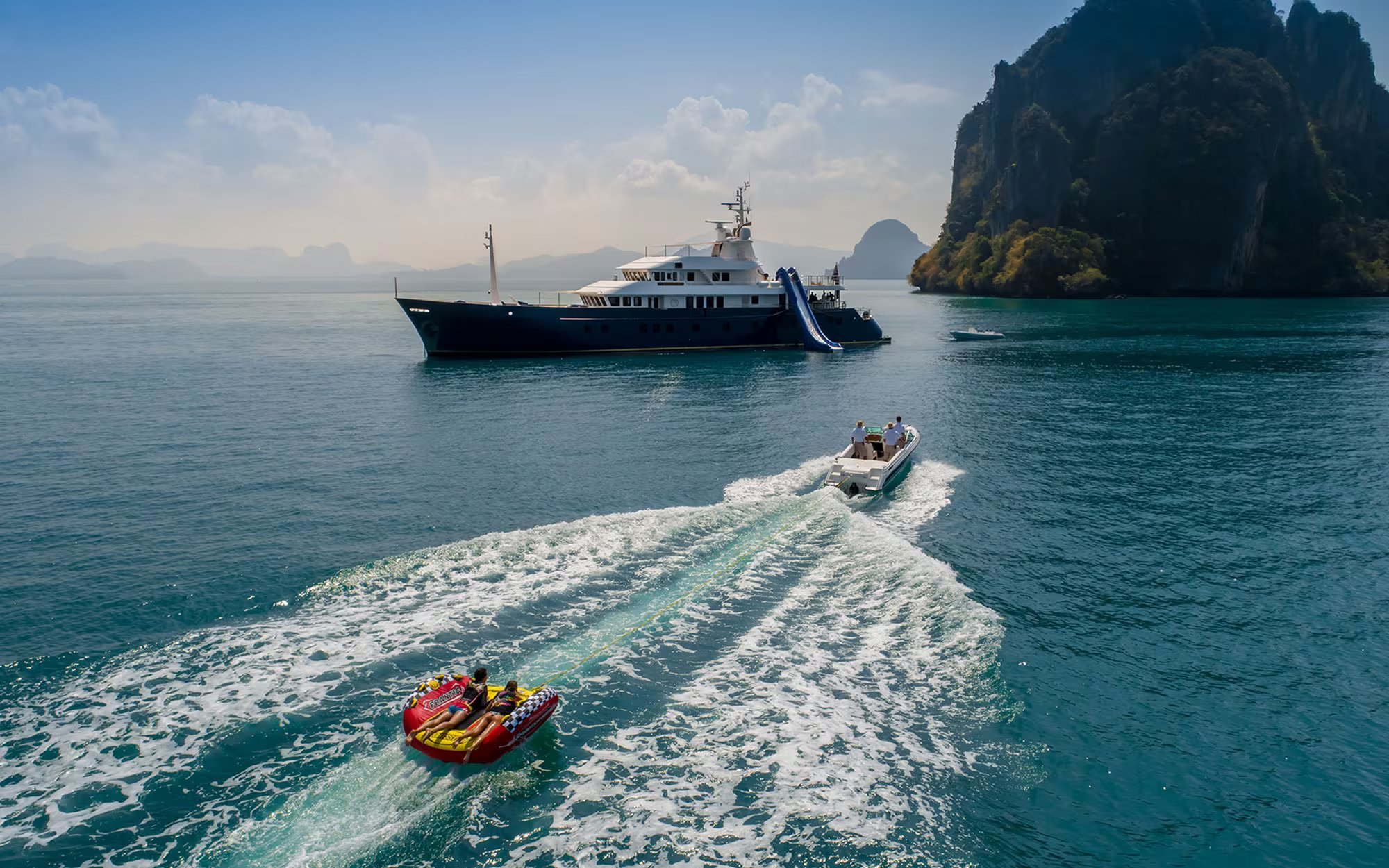 NORTHERN SUN sundeck lounge