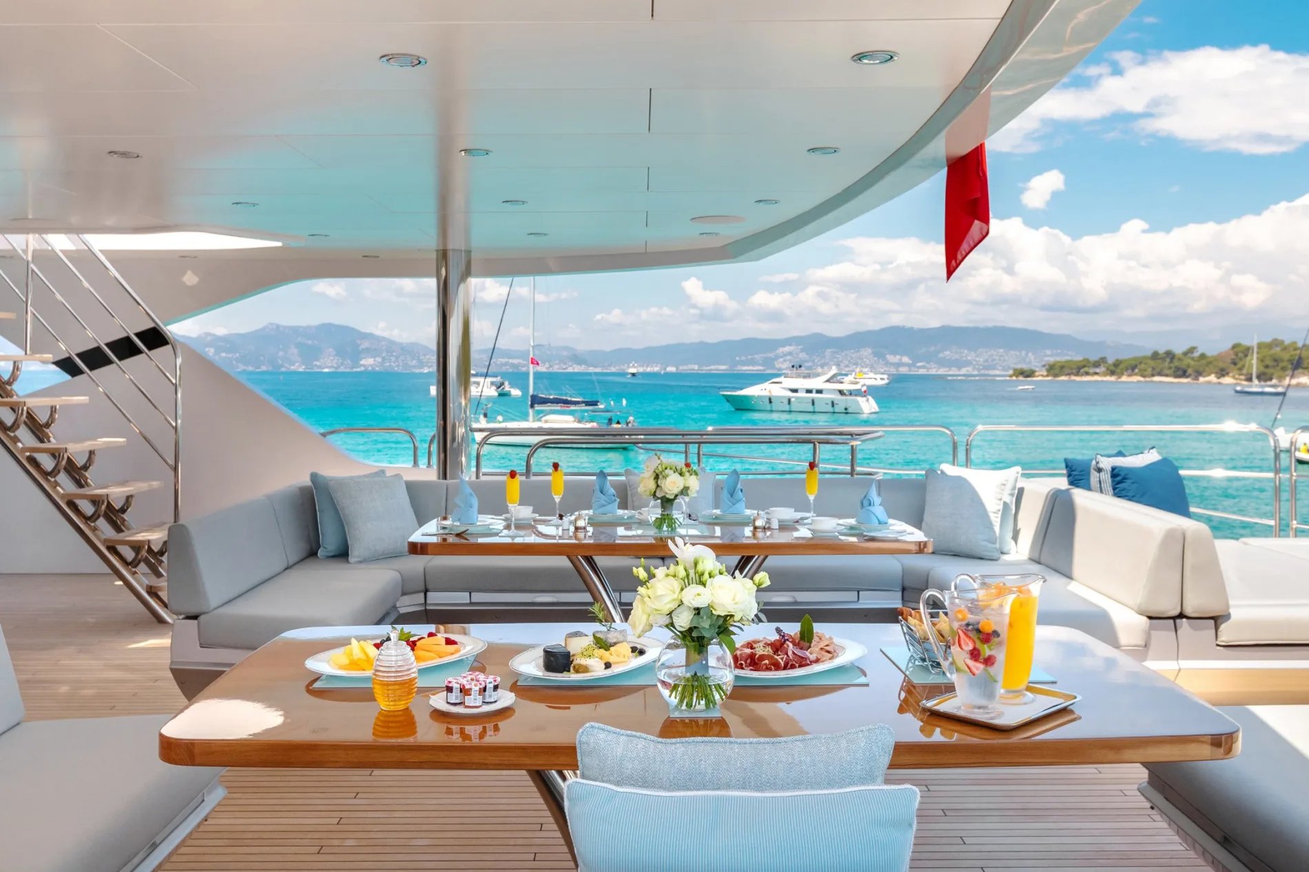 ARADOS main salon interior