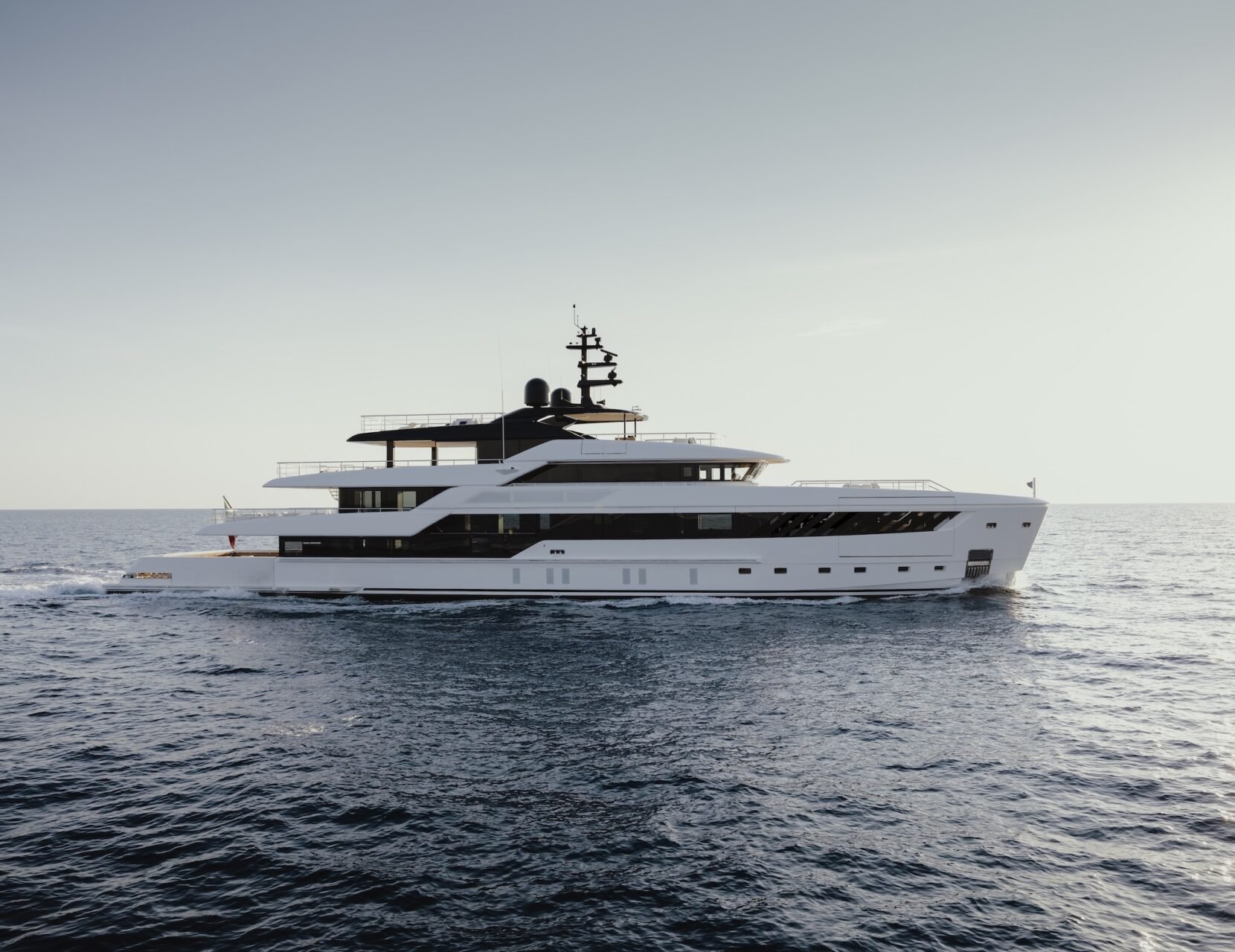 CONTIGO yacht exterior profile