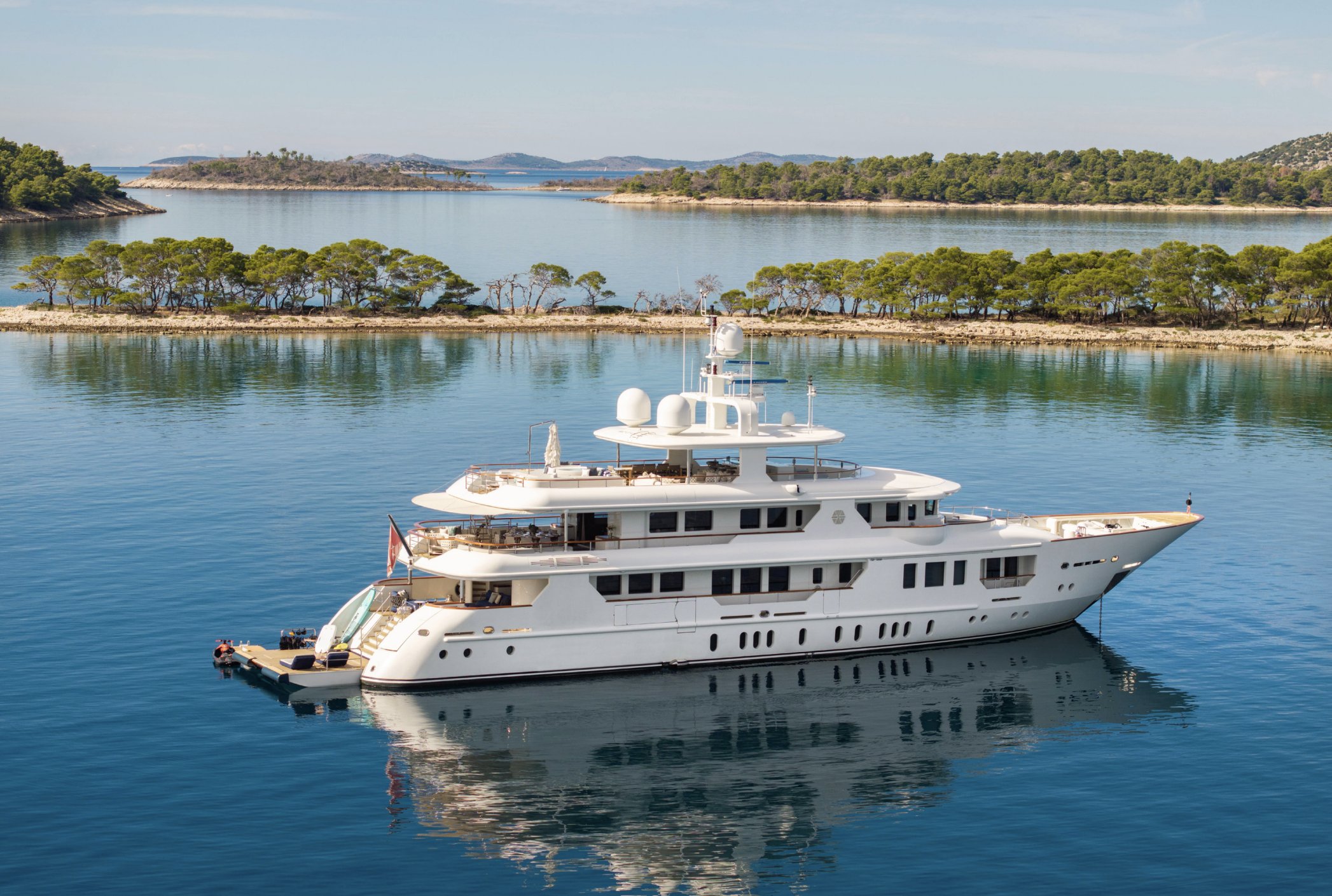 INCAL yacht exterior profile