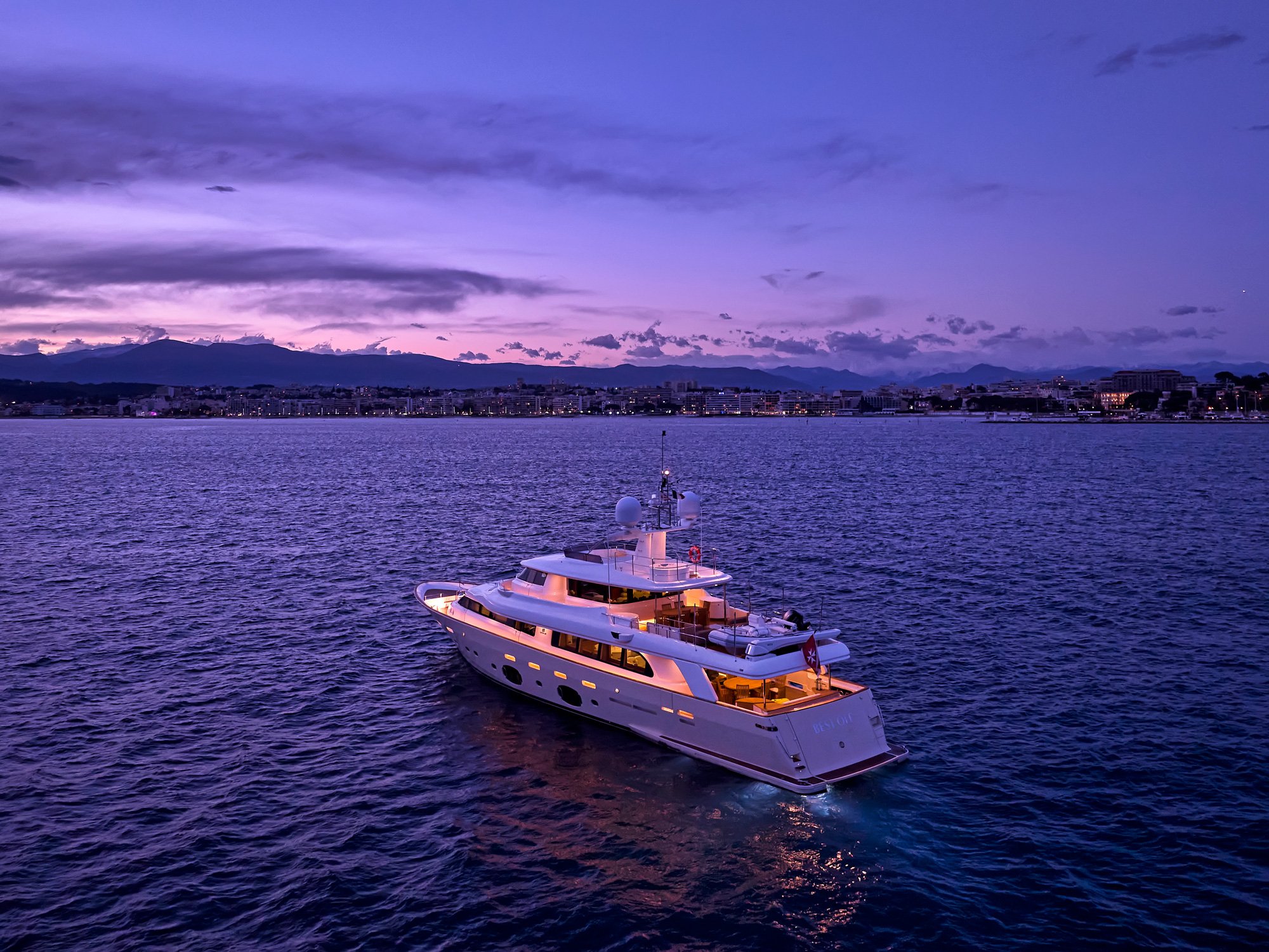 BEST OFF yacht detail photo
