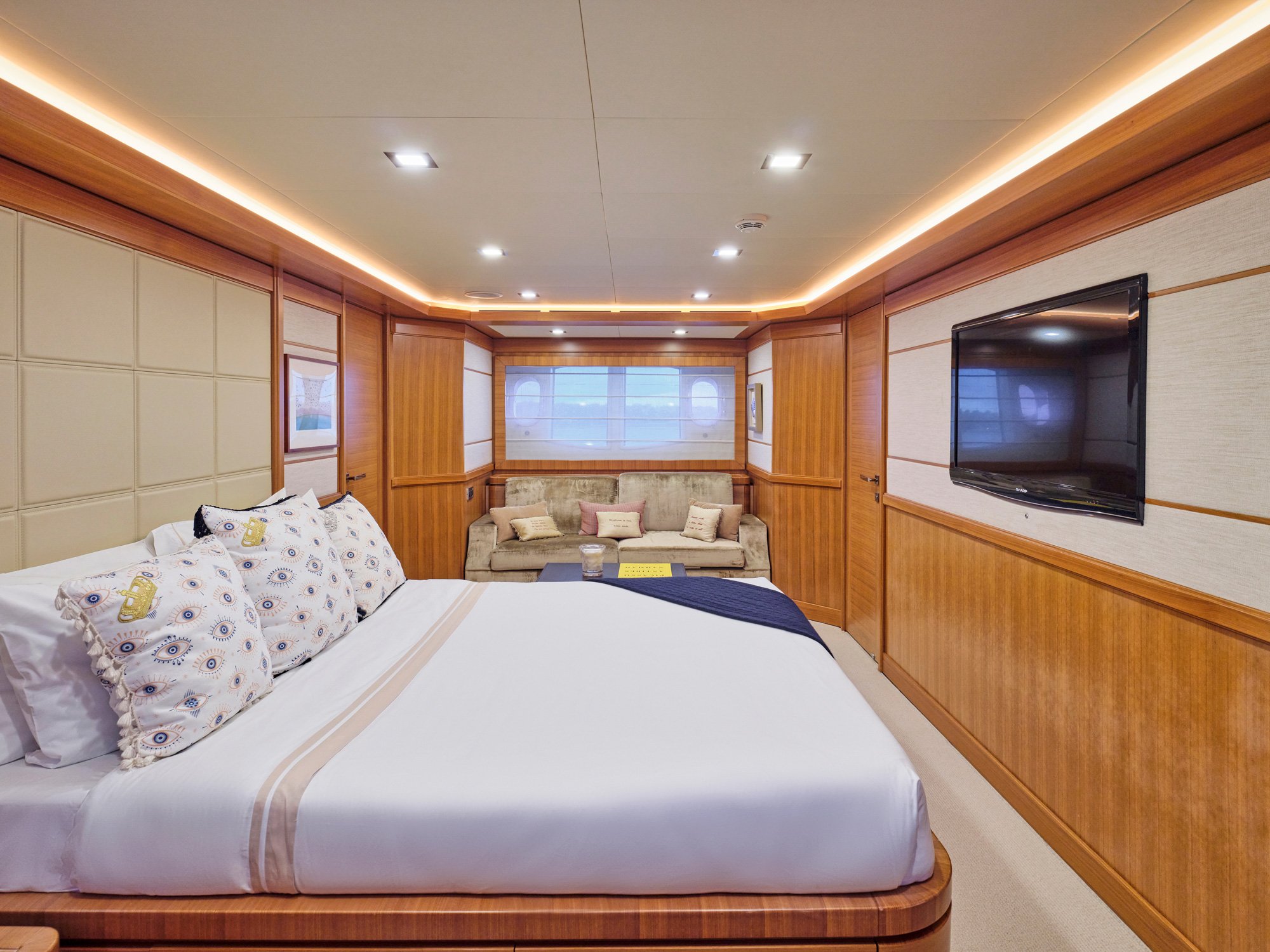 BEST OFF yacht detail photo