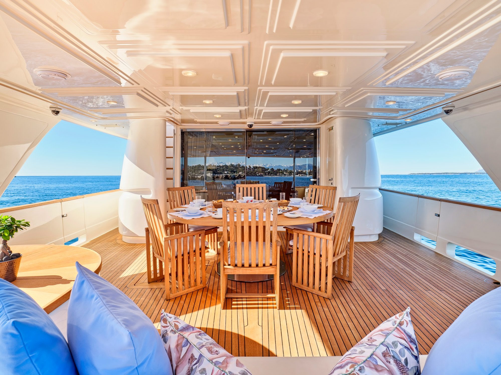BEST OFF yacht detail photo