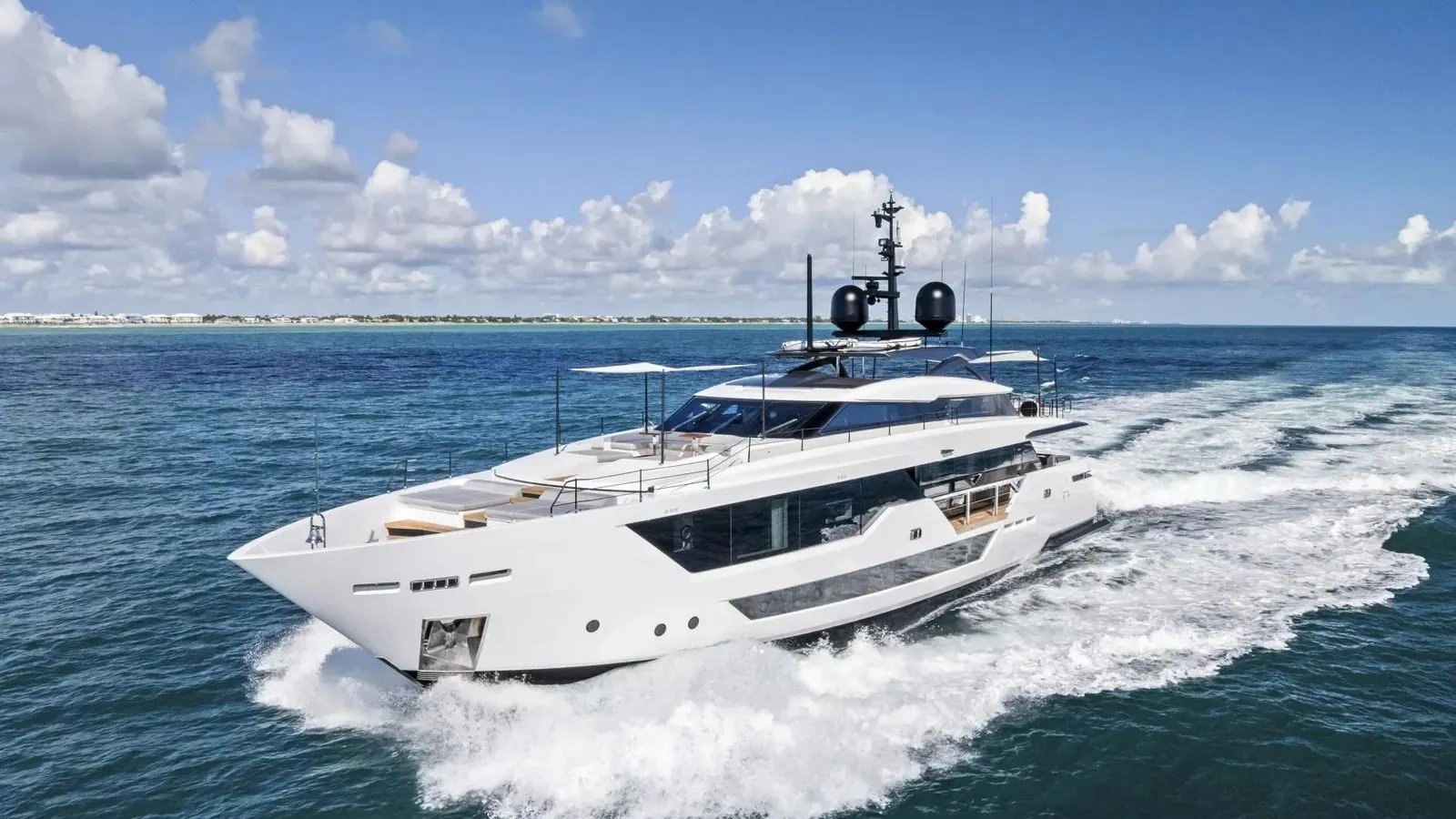 EVEXIAS I yacht exterior profile