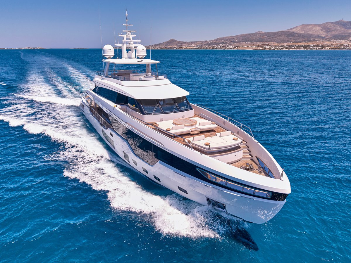 VOLO MARE yacht exterior profile