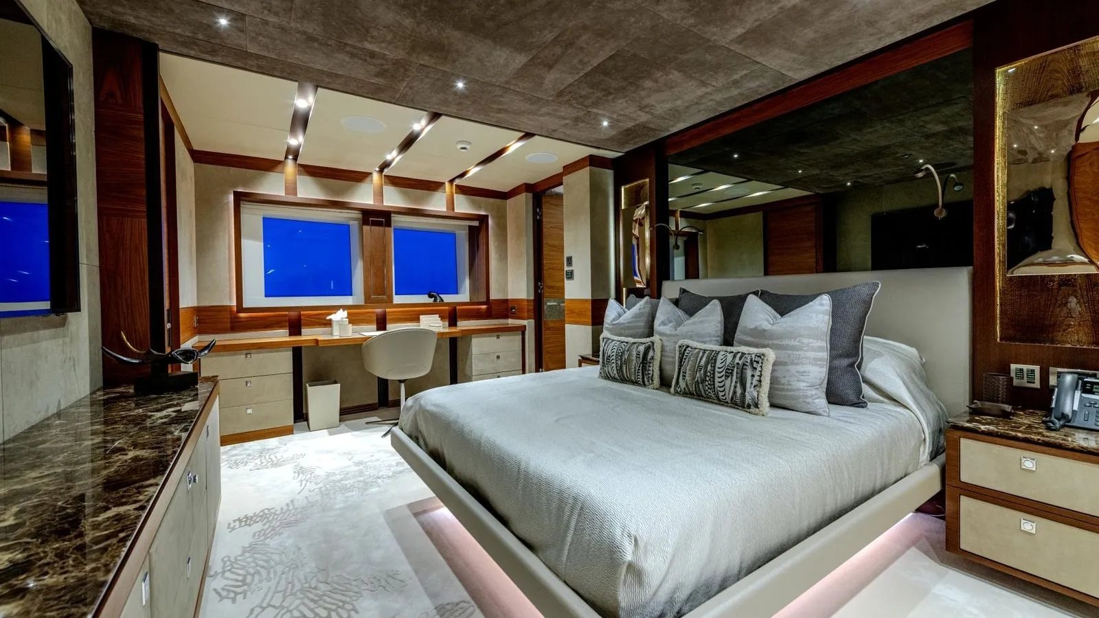 QUASAR yacht detail photo