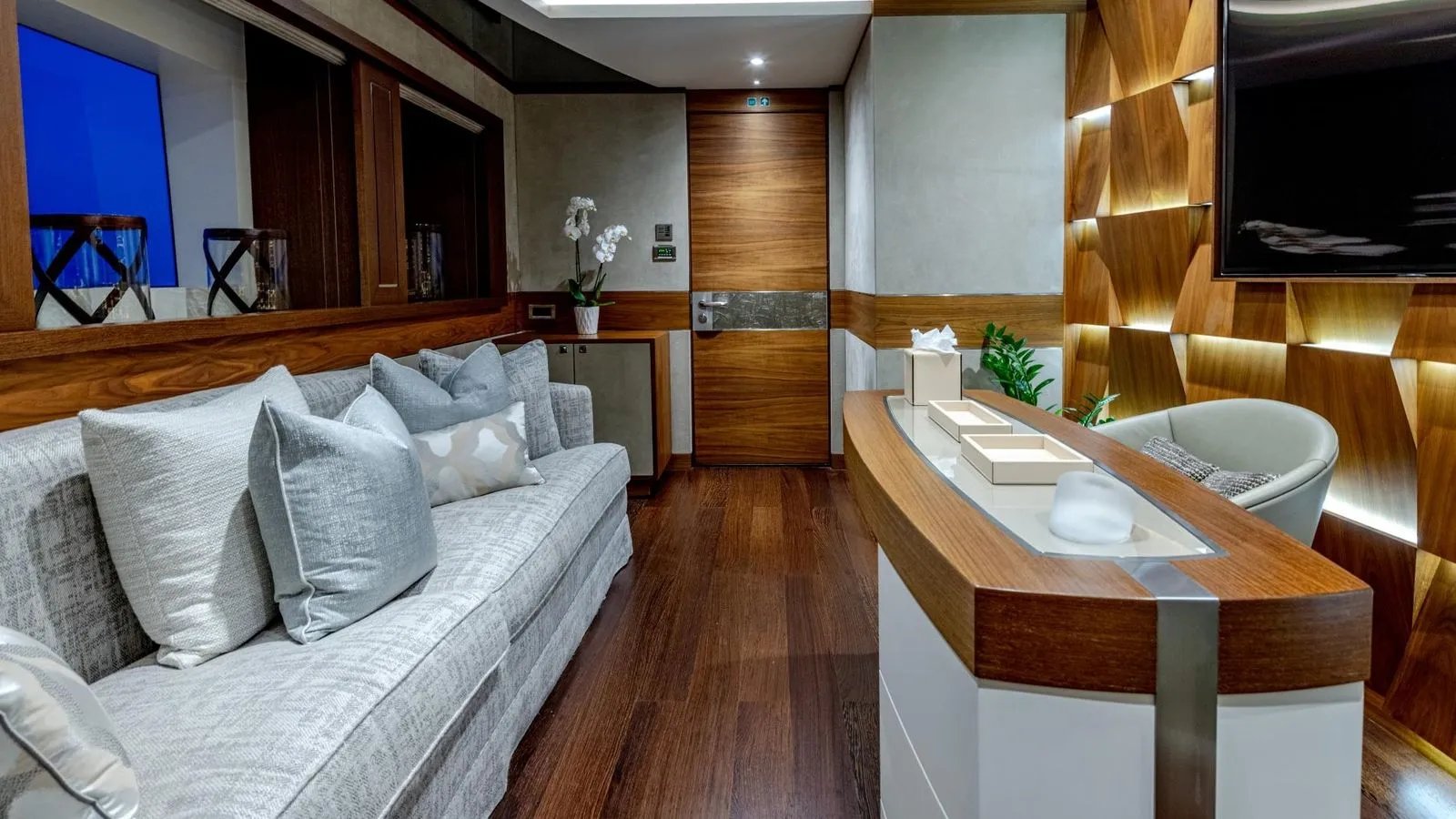 QUASAR yacht detail photo