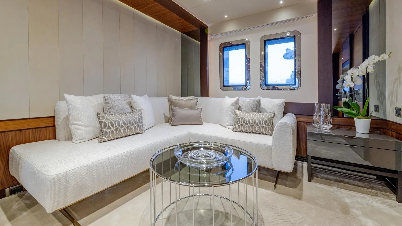 QUASAR yacht detail photo
