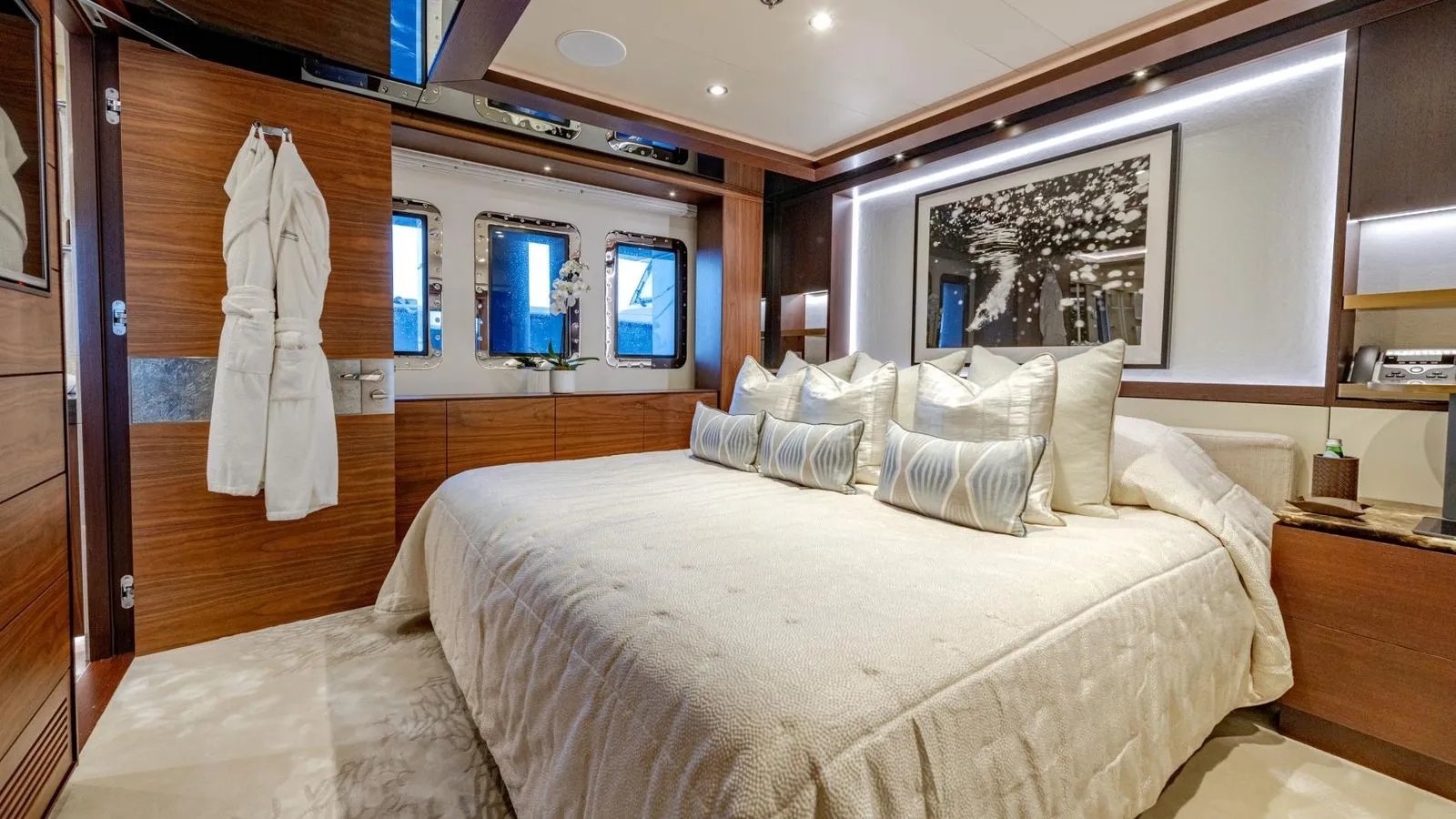 QUASAR yacht detail photo