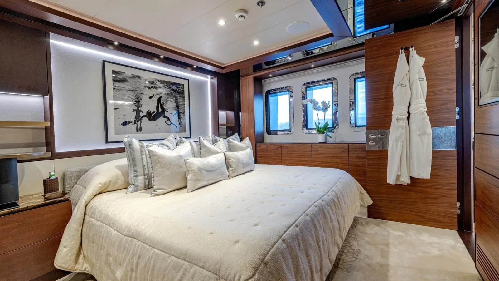 QUASAR yacht detail photo