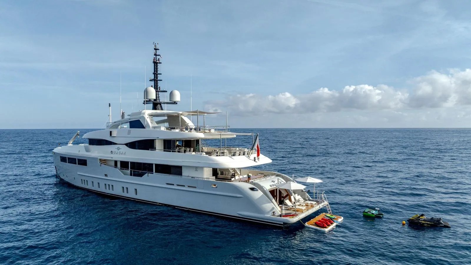 QUASAR yacht exterior profile