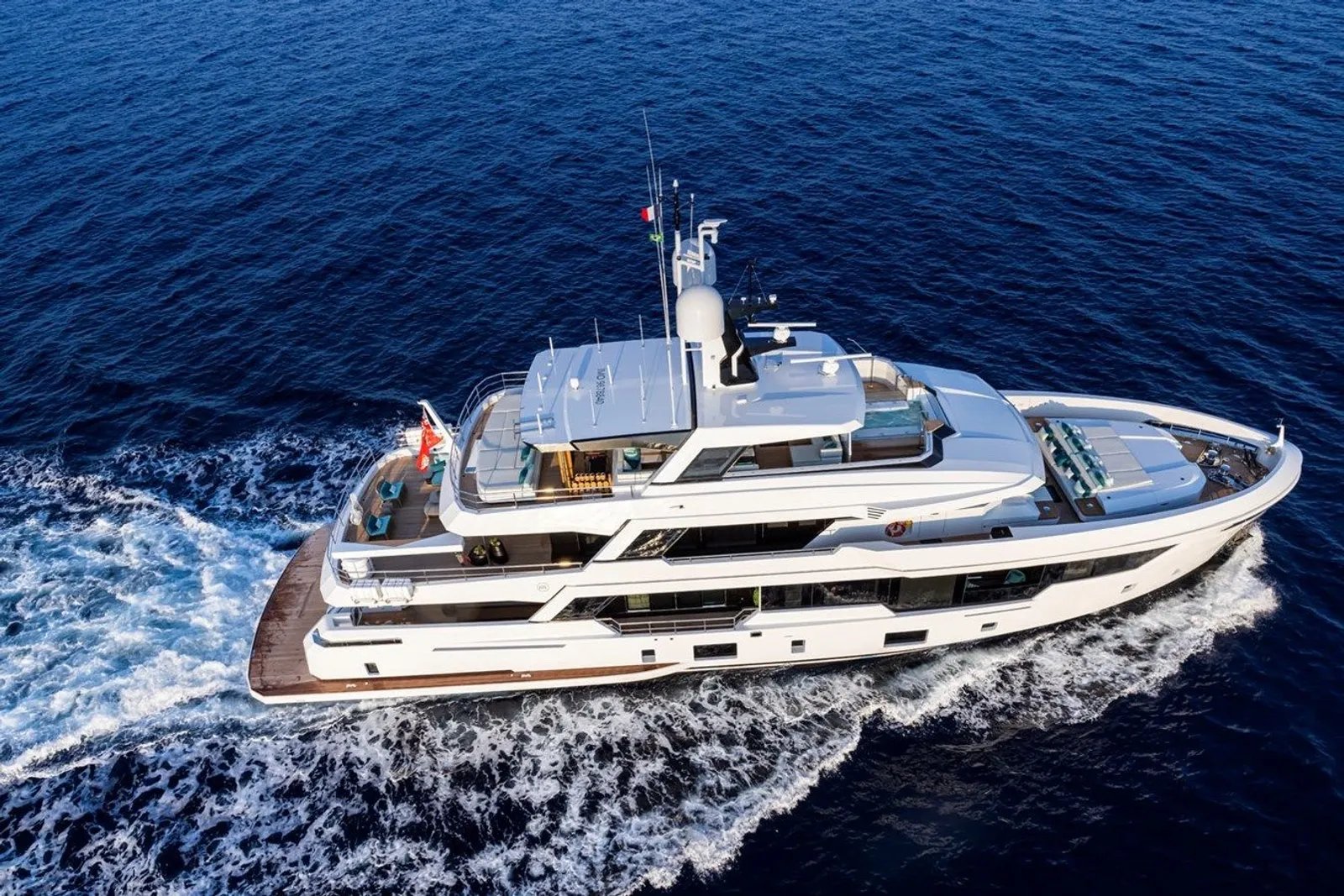 EMOCEAN sundeck lounge