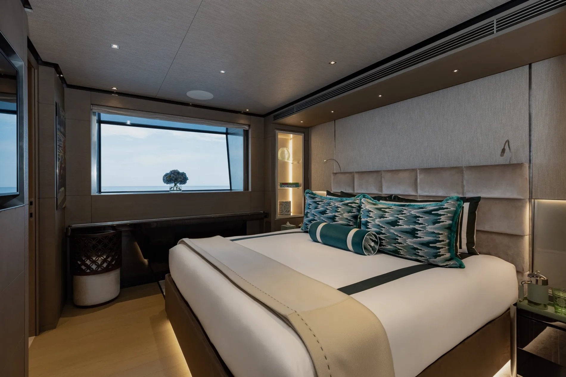 LEMON TREE yacht detail photo