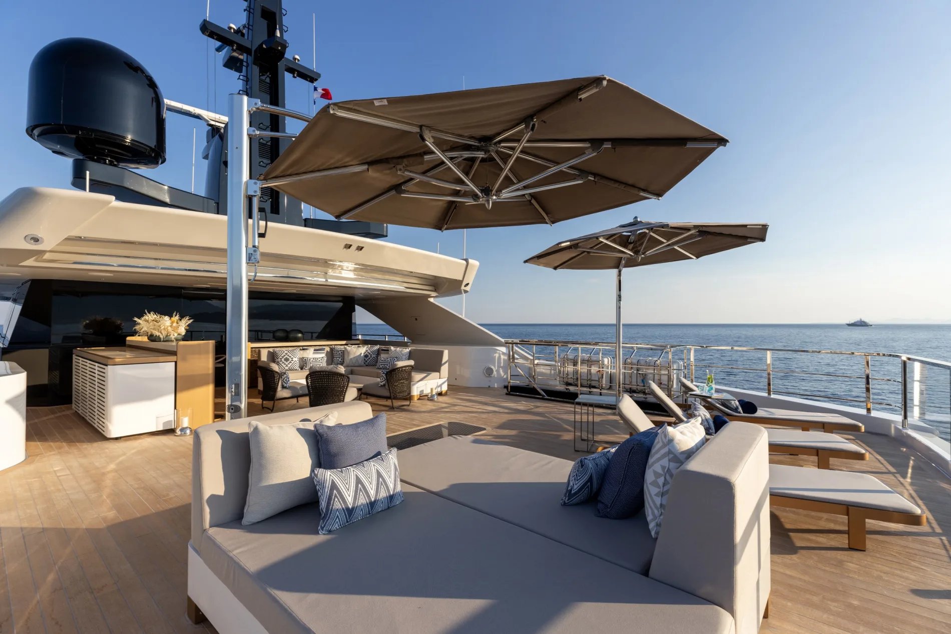 LEMON TREE yacht detail photo