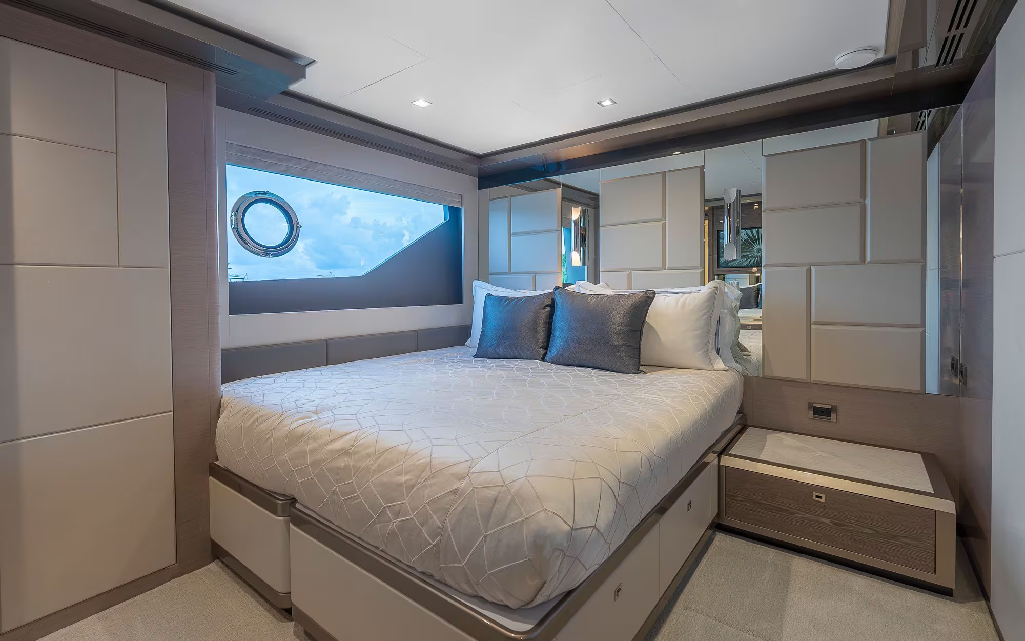 ENTREPRENEUR yacht detail photo
