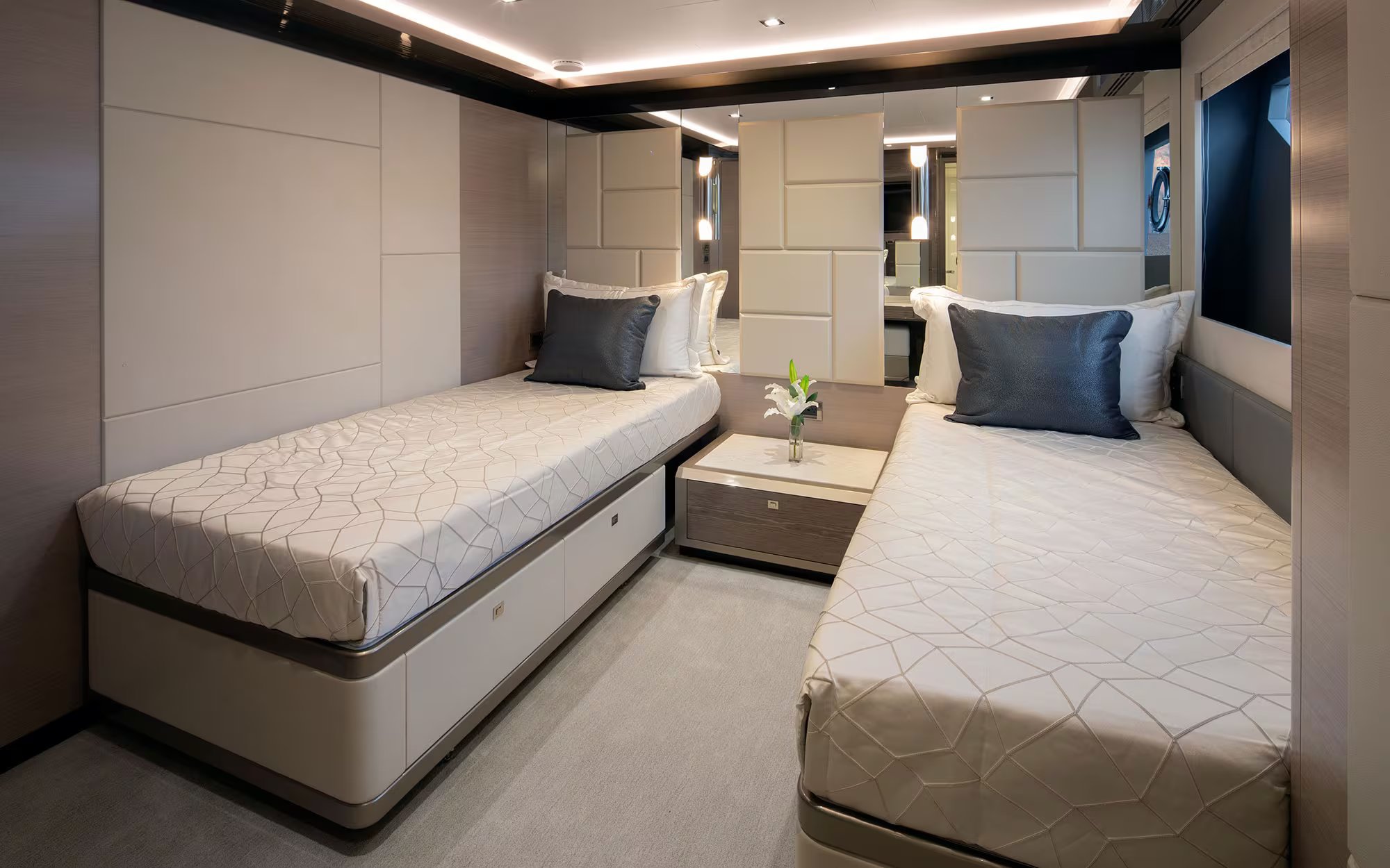 ENTREPRENEUR yacht detail photo