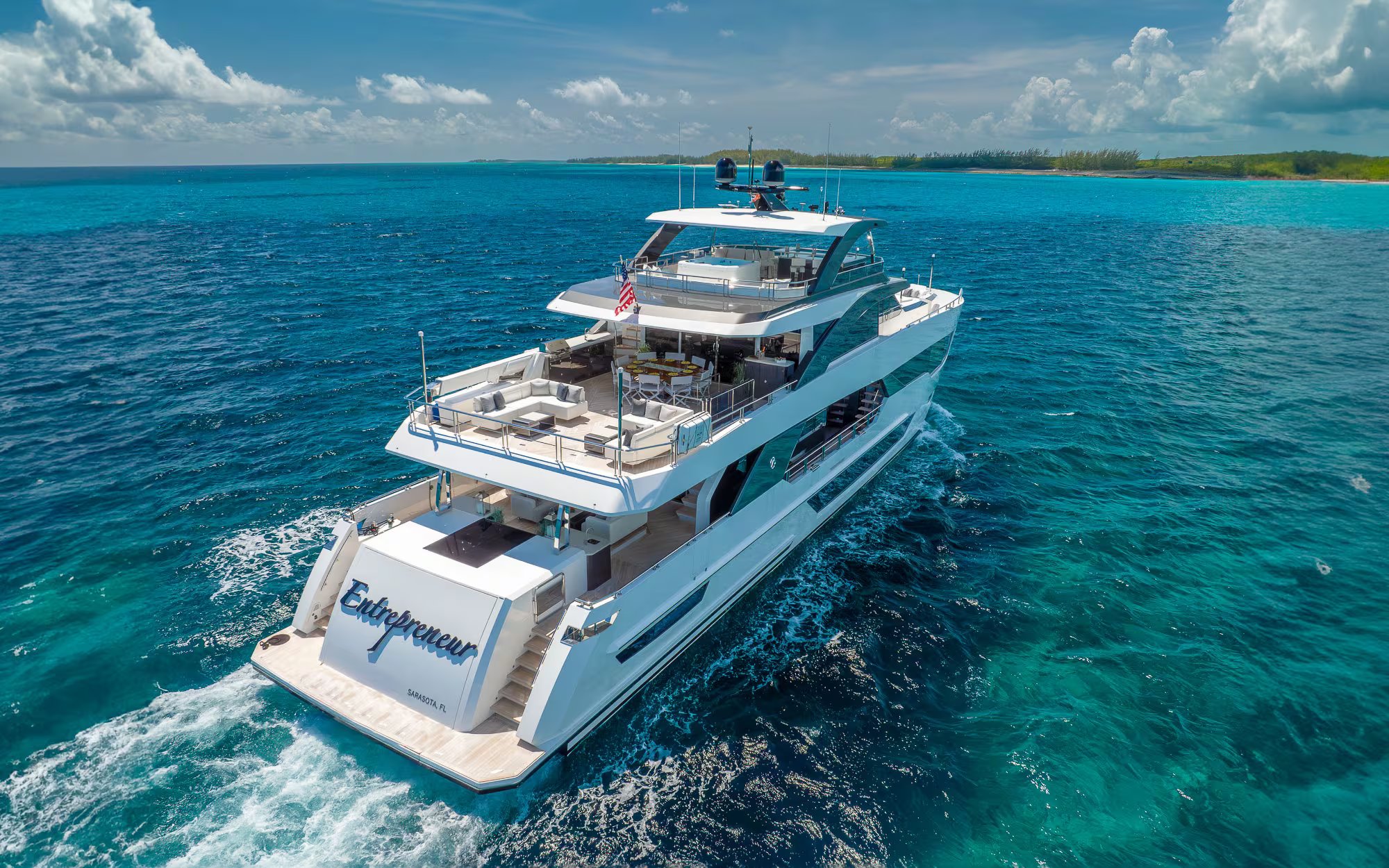 ENTREPRENEUR sundeck lounge
