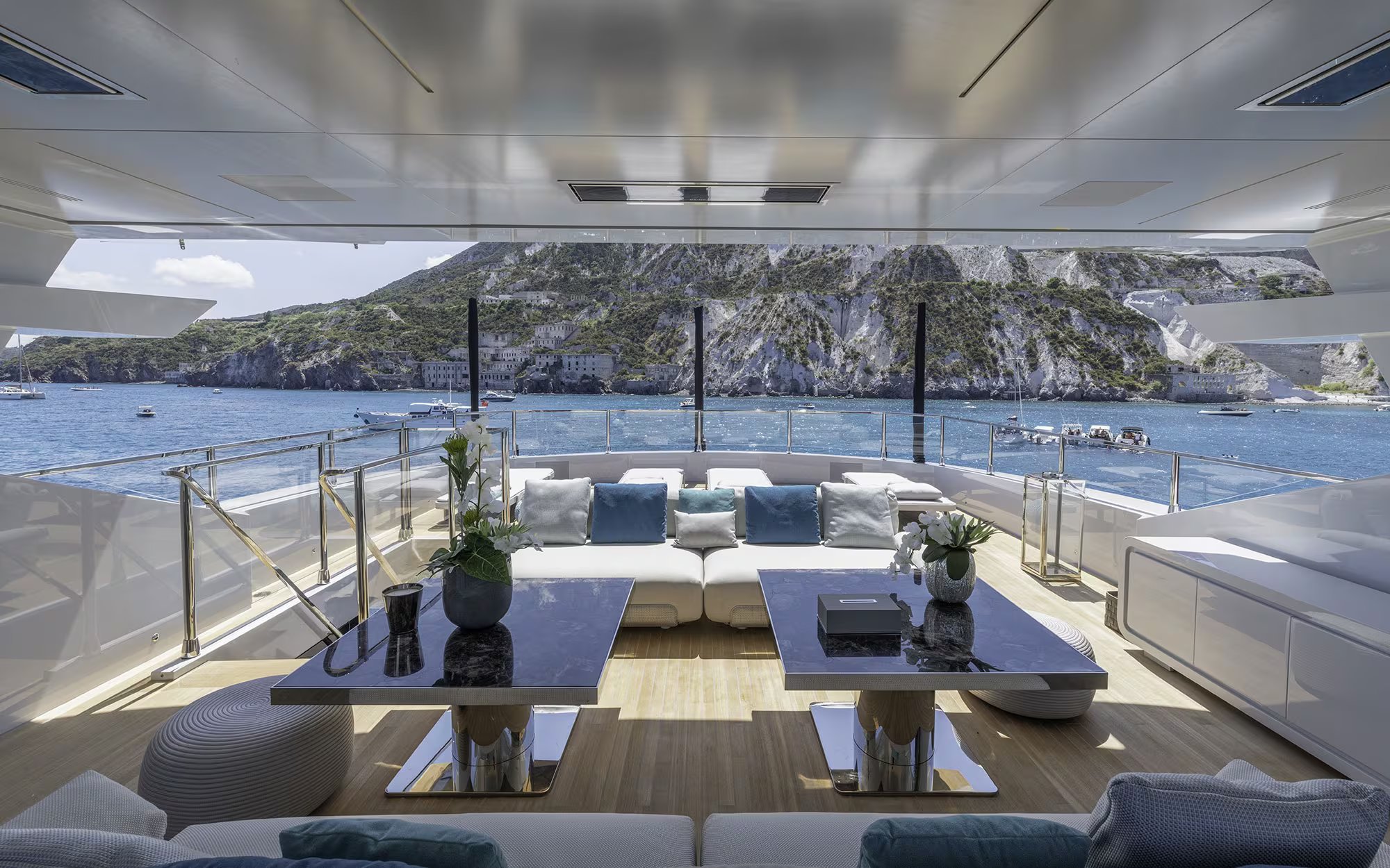 LEL yacht detail photo