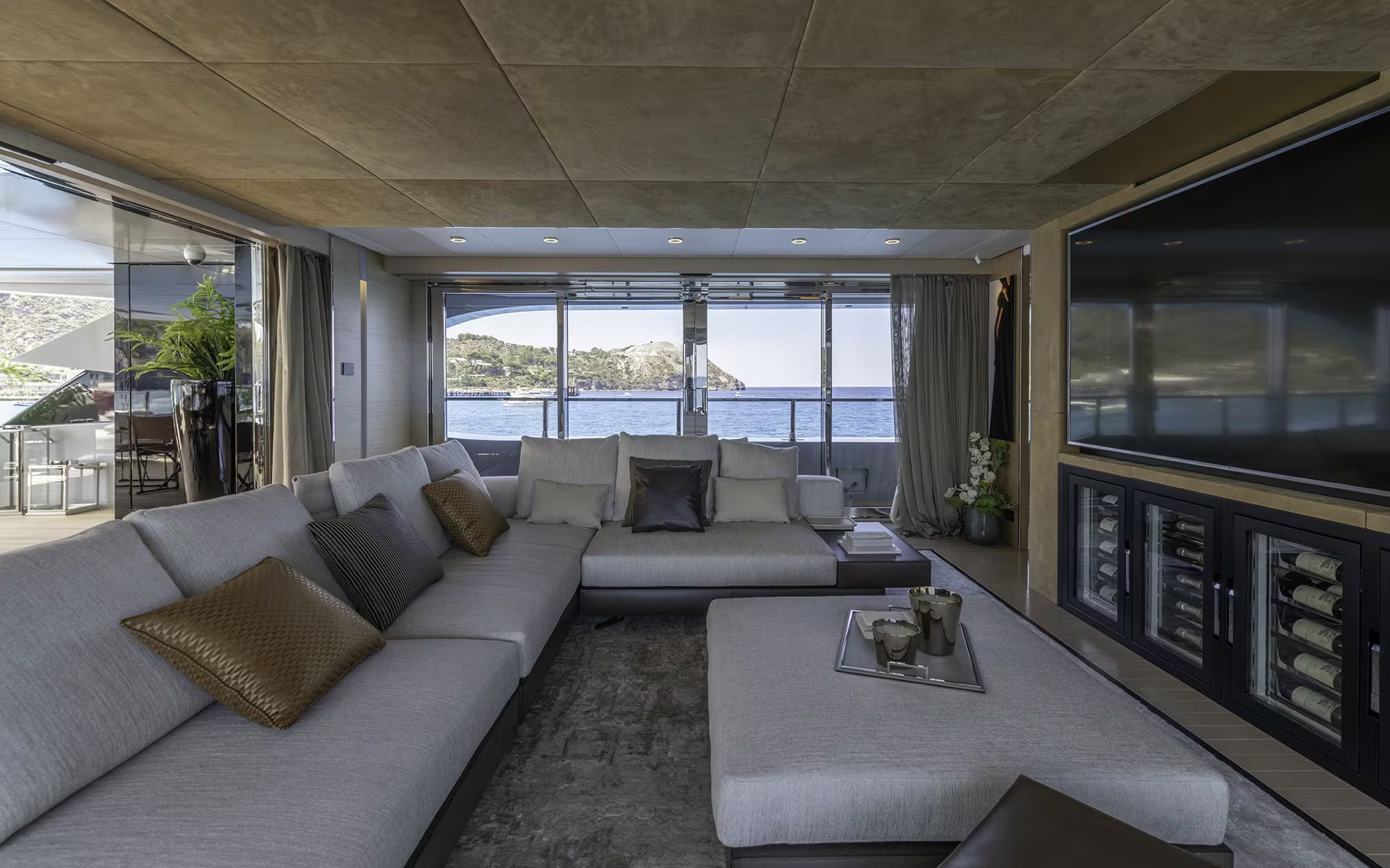 LEL yacht detail photo