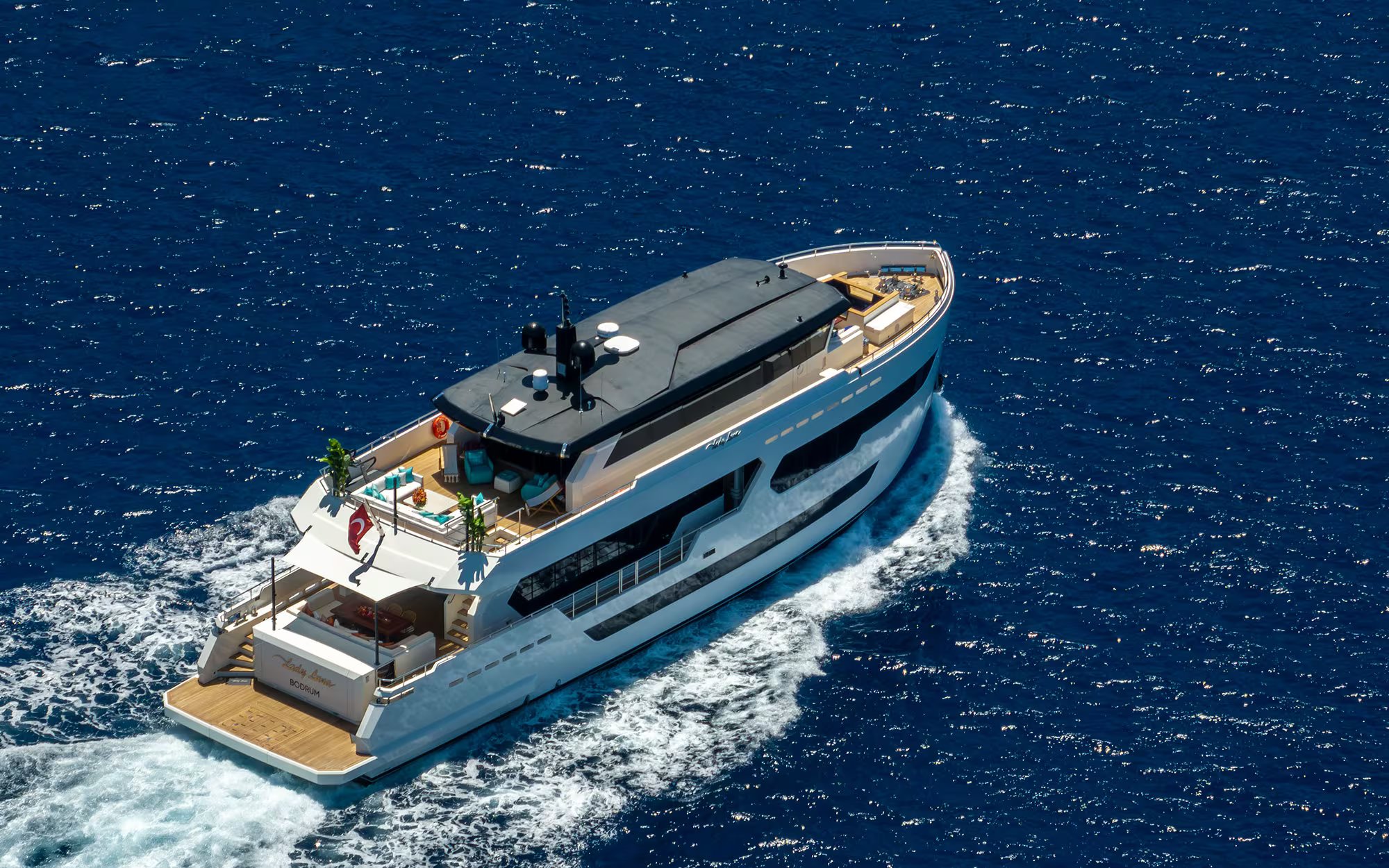LADY LUNA sundeck lounge