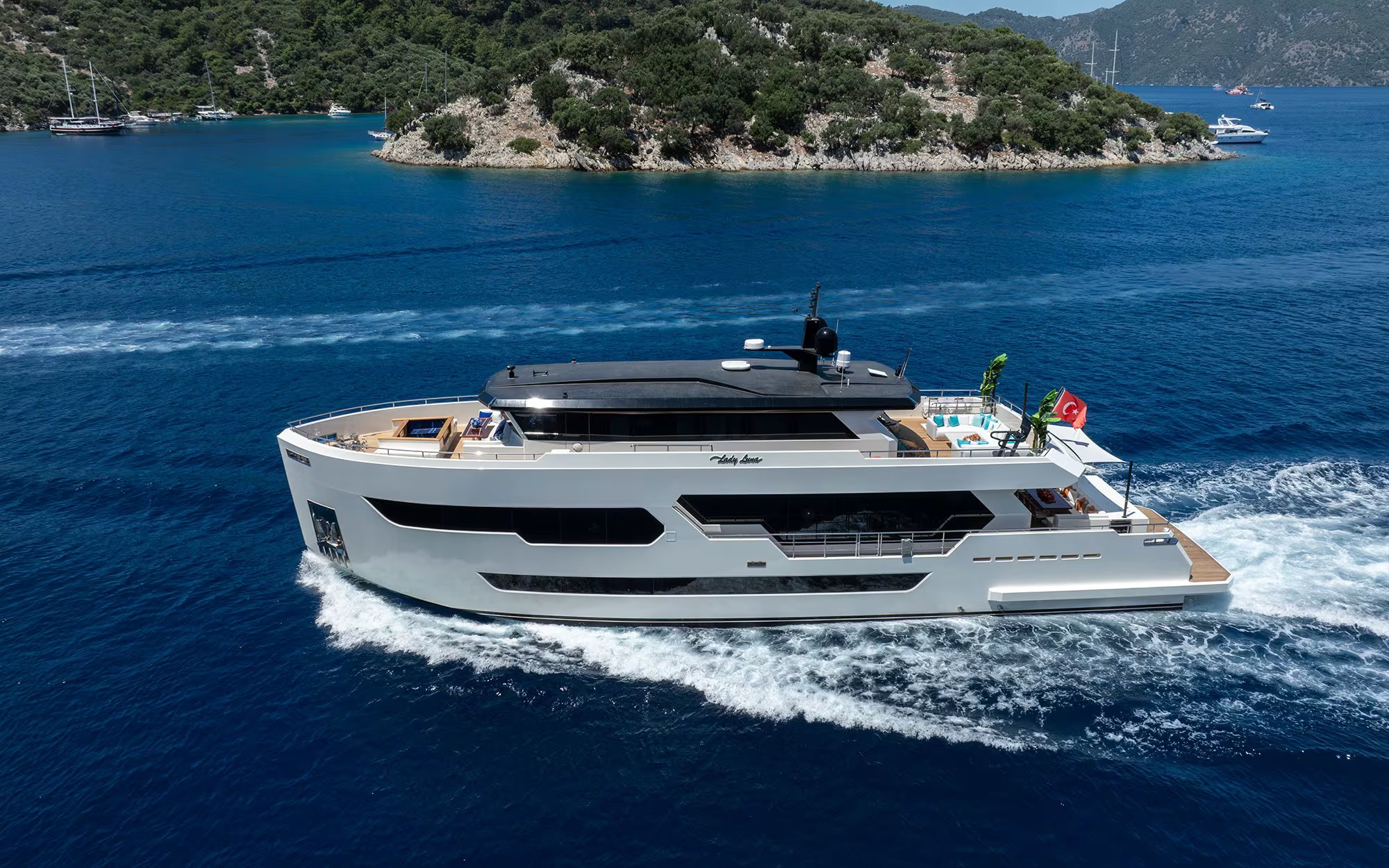 LADY LUNA yacht exterior profile