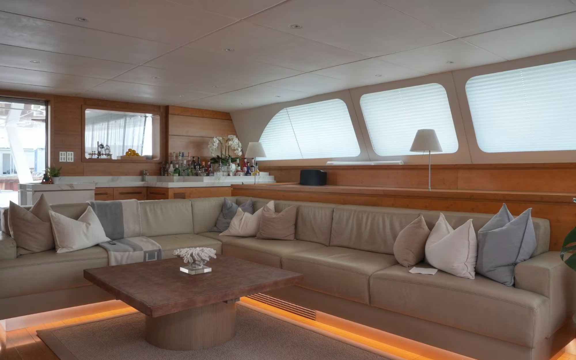 CHE yacht detail photo