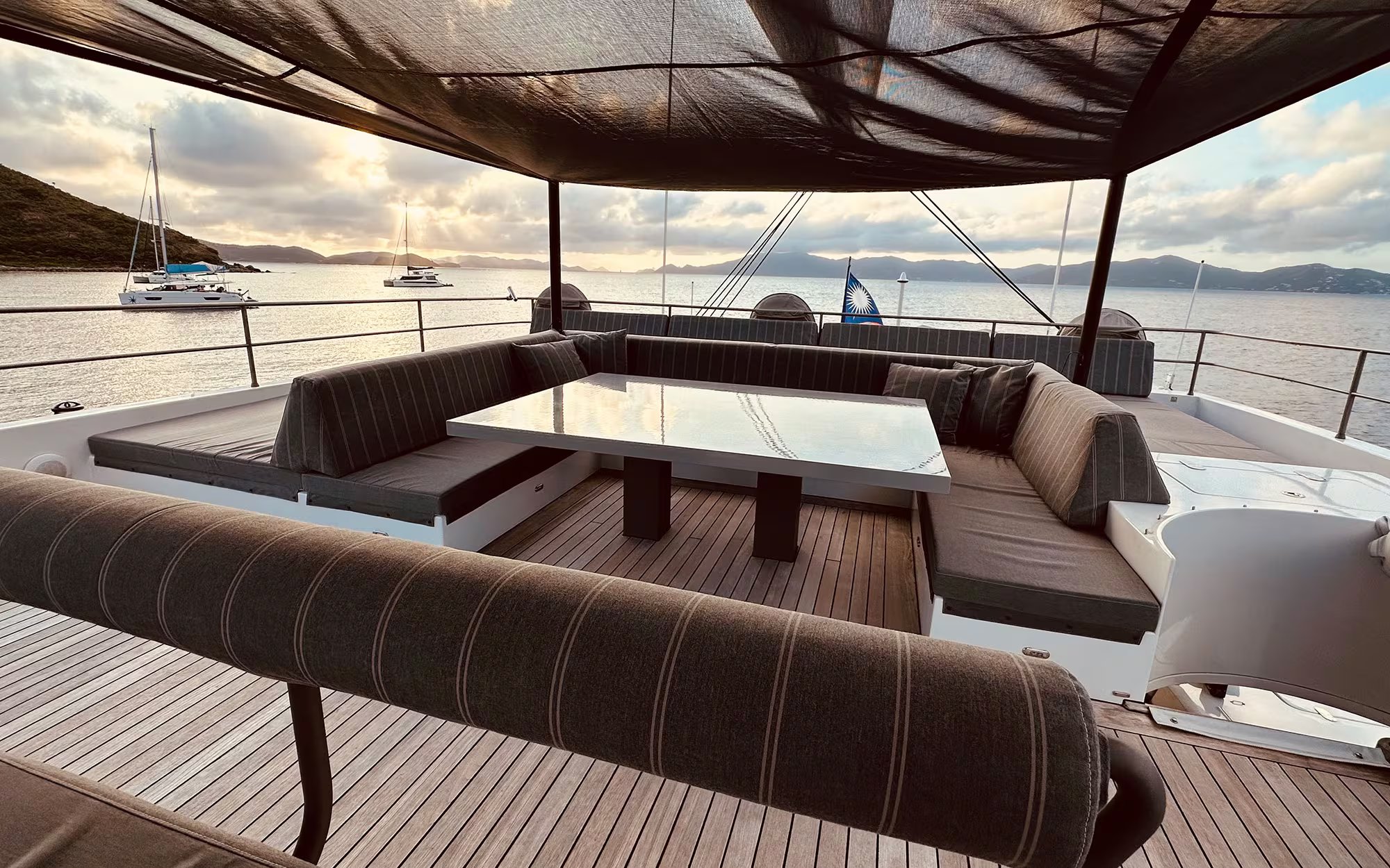 CHE yacht detail photo
