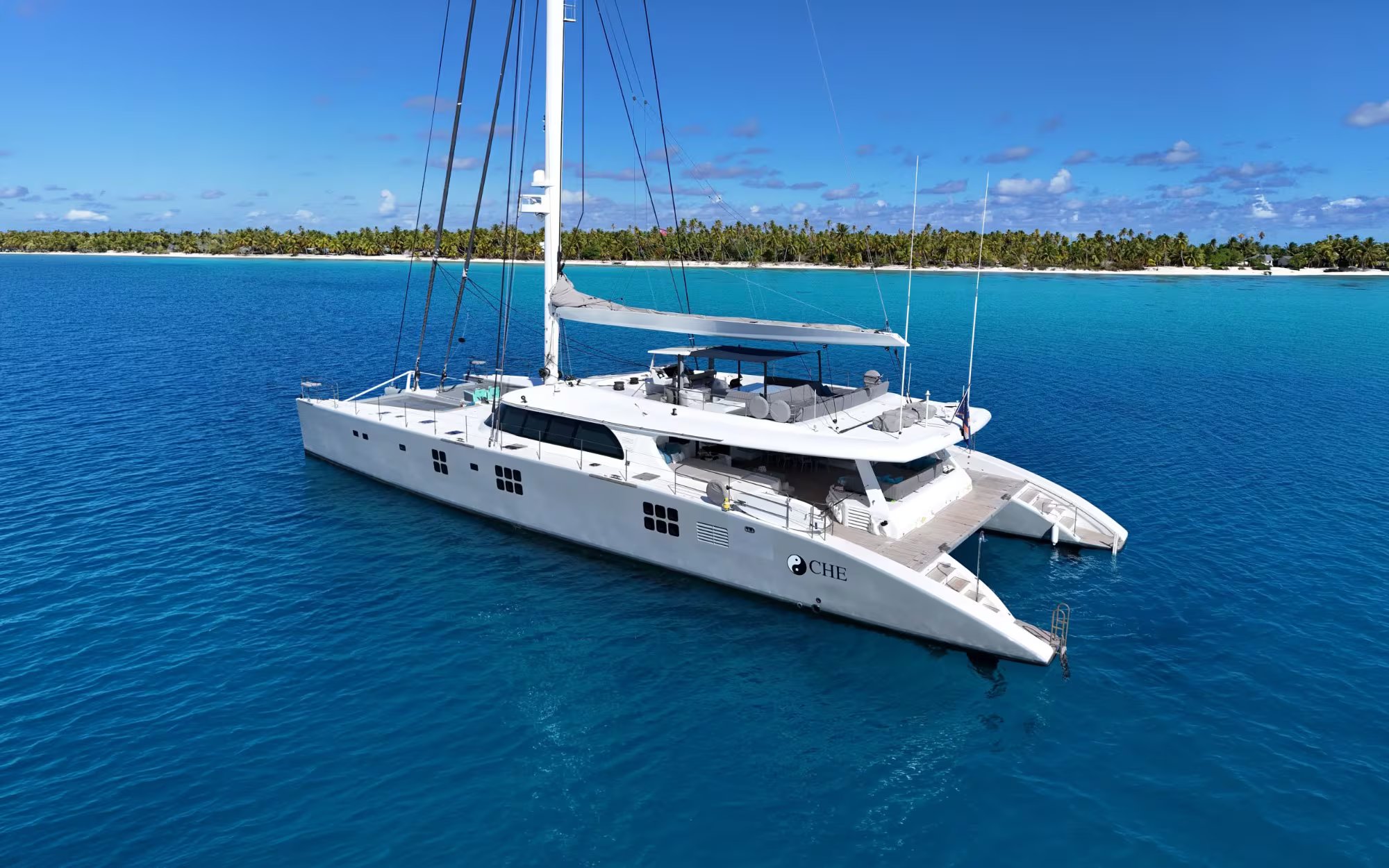 CHE yacht exterior profile