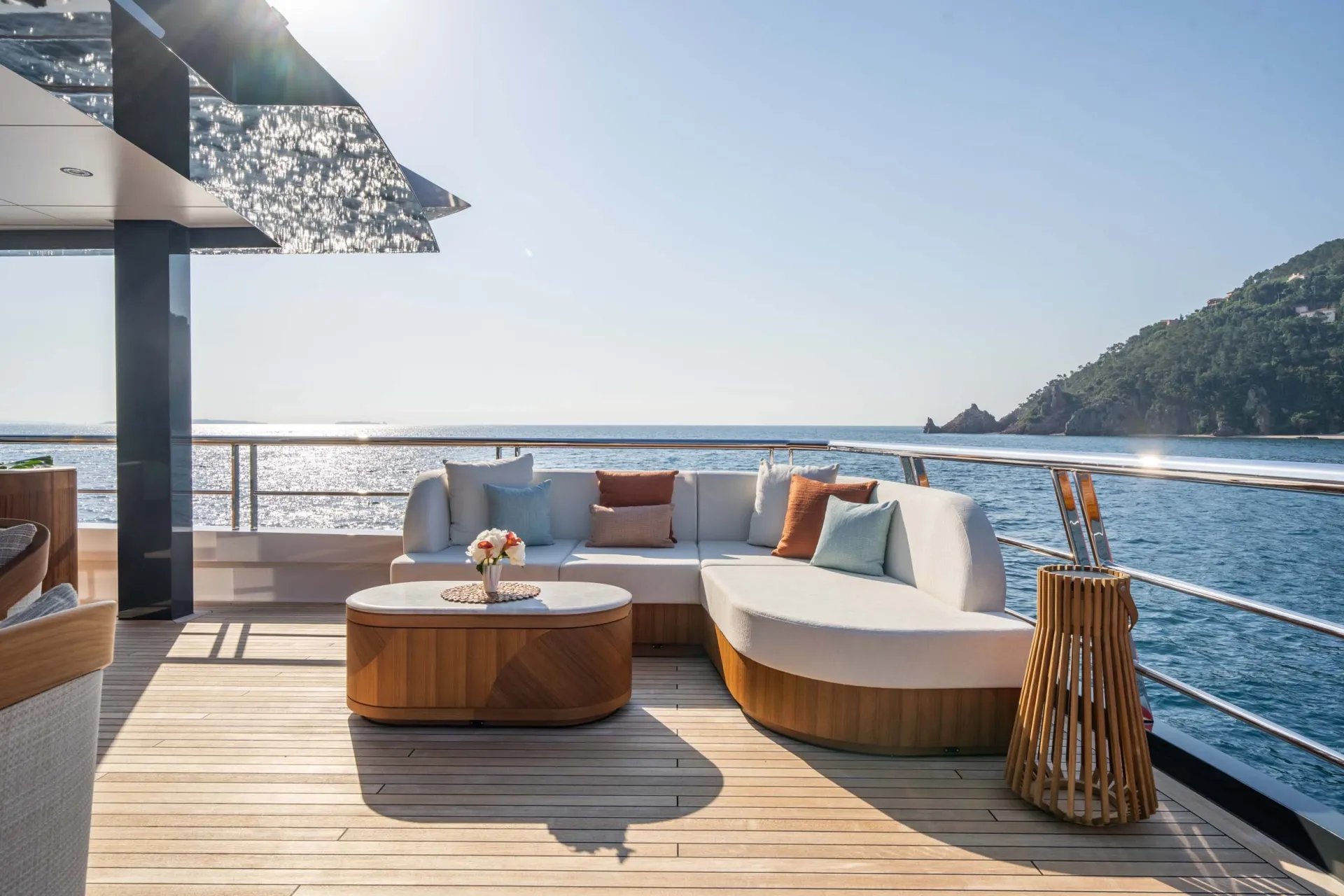 QU2 yacht detail photo
