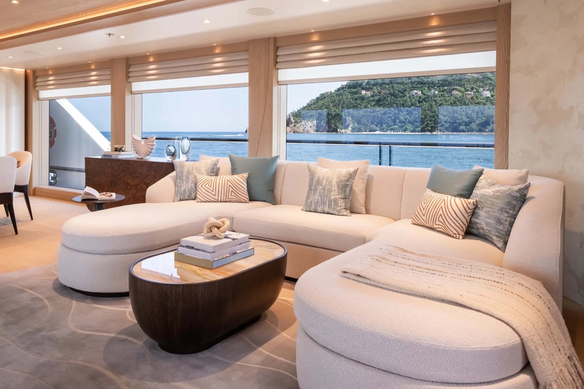 QU2 yacht detail photo