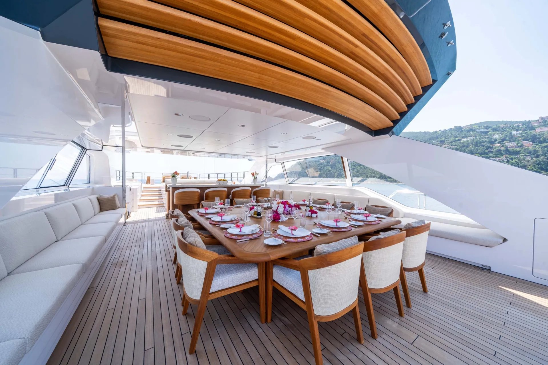 QU2 yacht detail photo