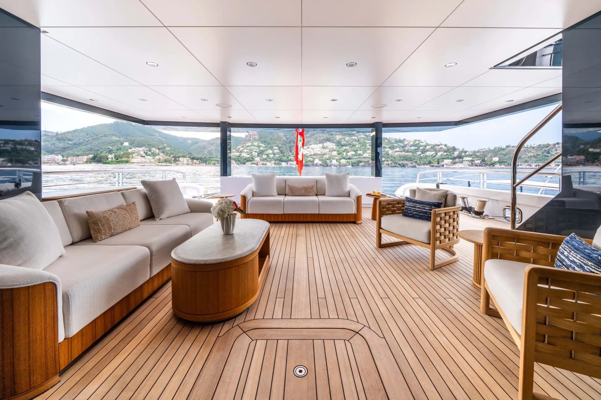 QU2 yacht detail photo
