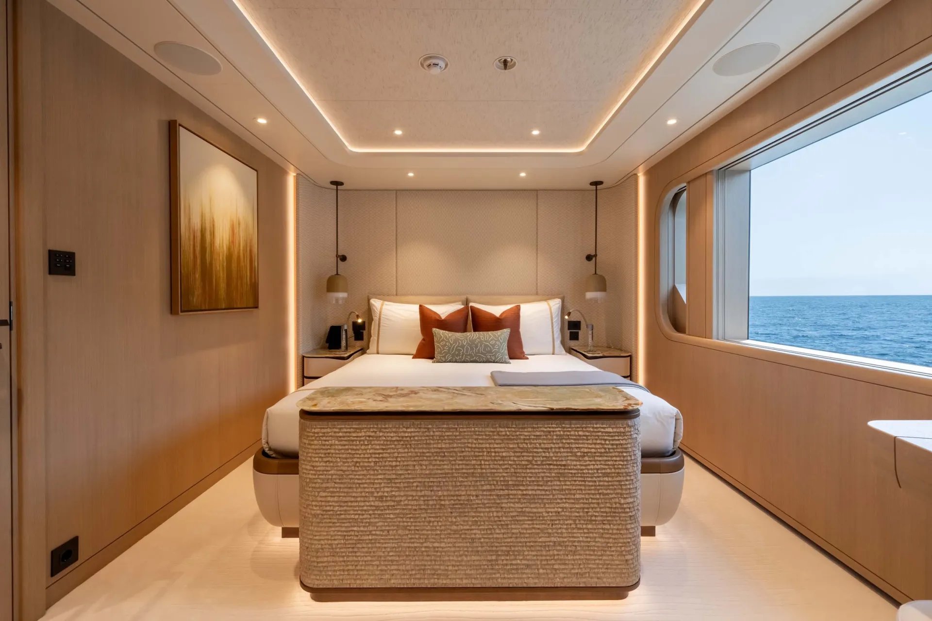QU2 yacht detail photo