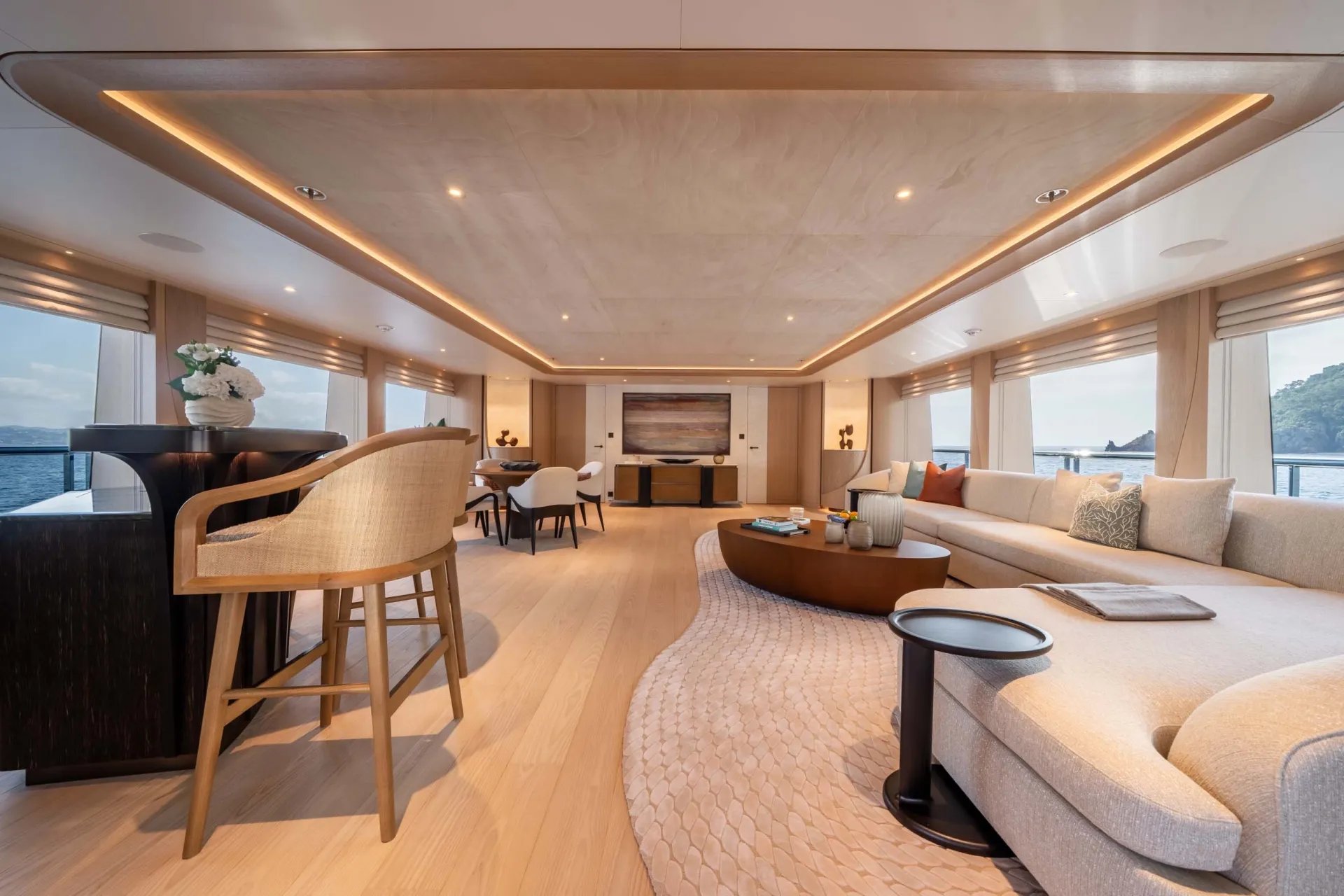 QU2 yacht detail photo