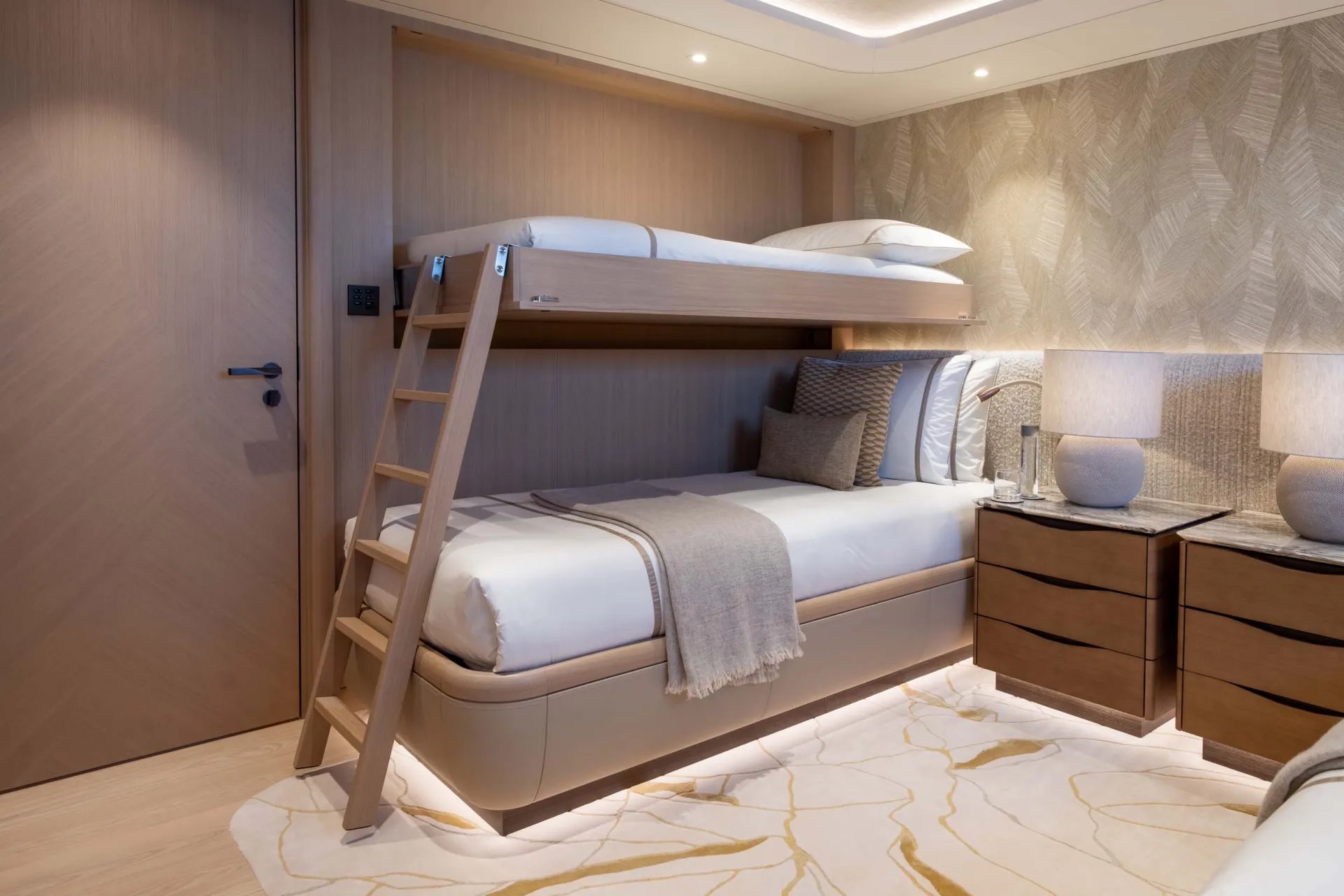 QU2 yacht detail photo