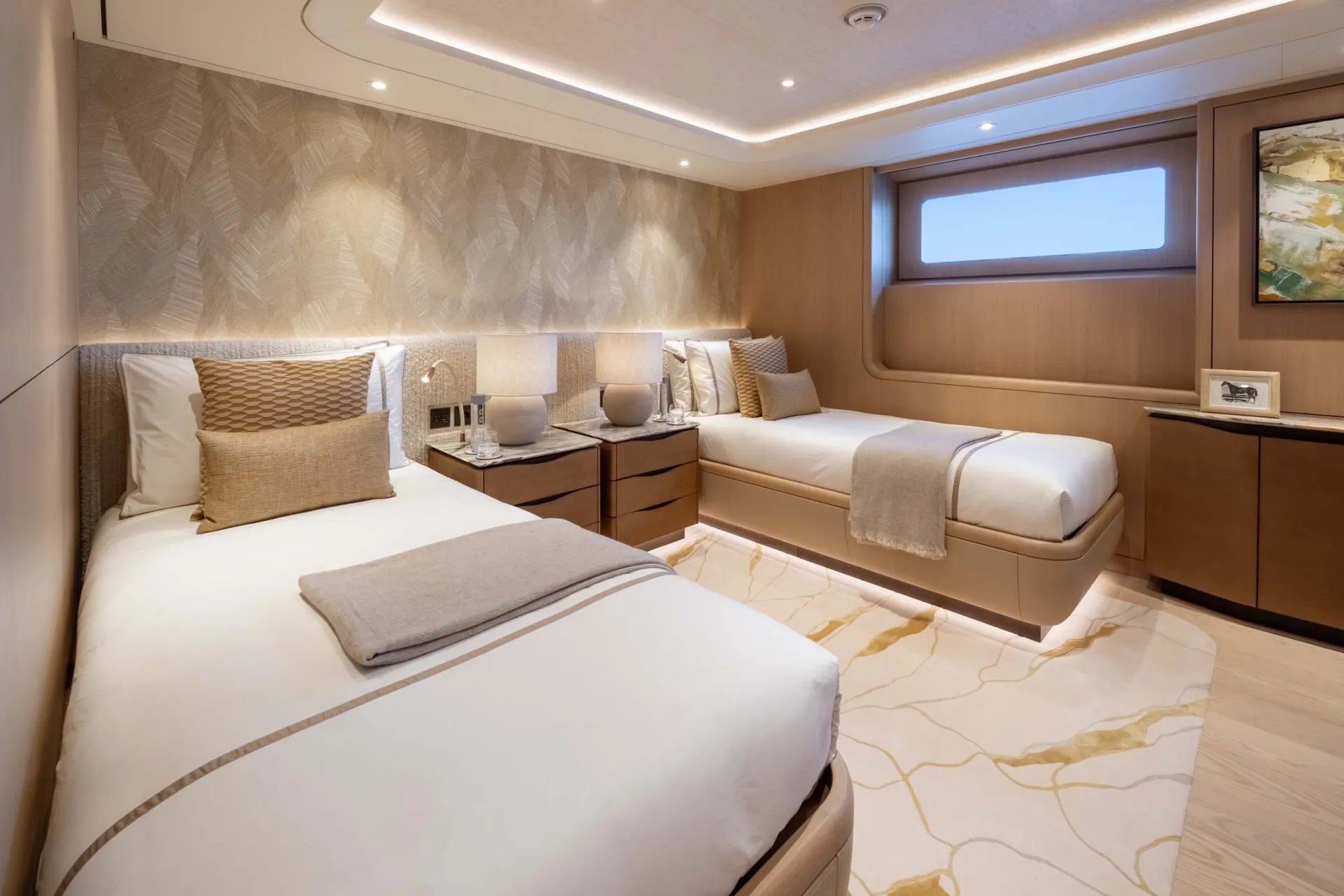 QU2 yacht detail photo