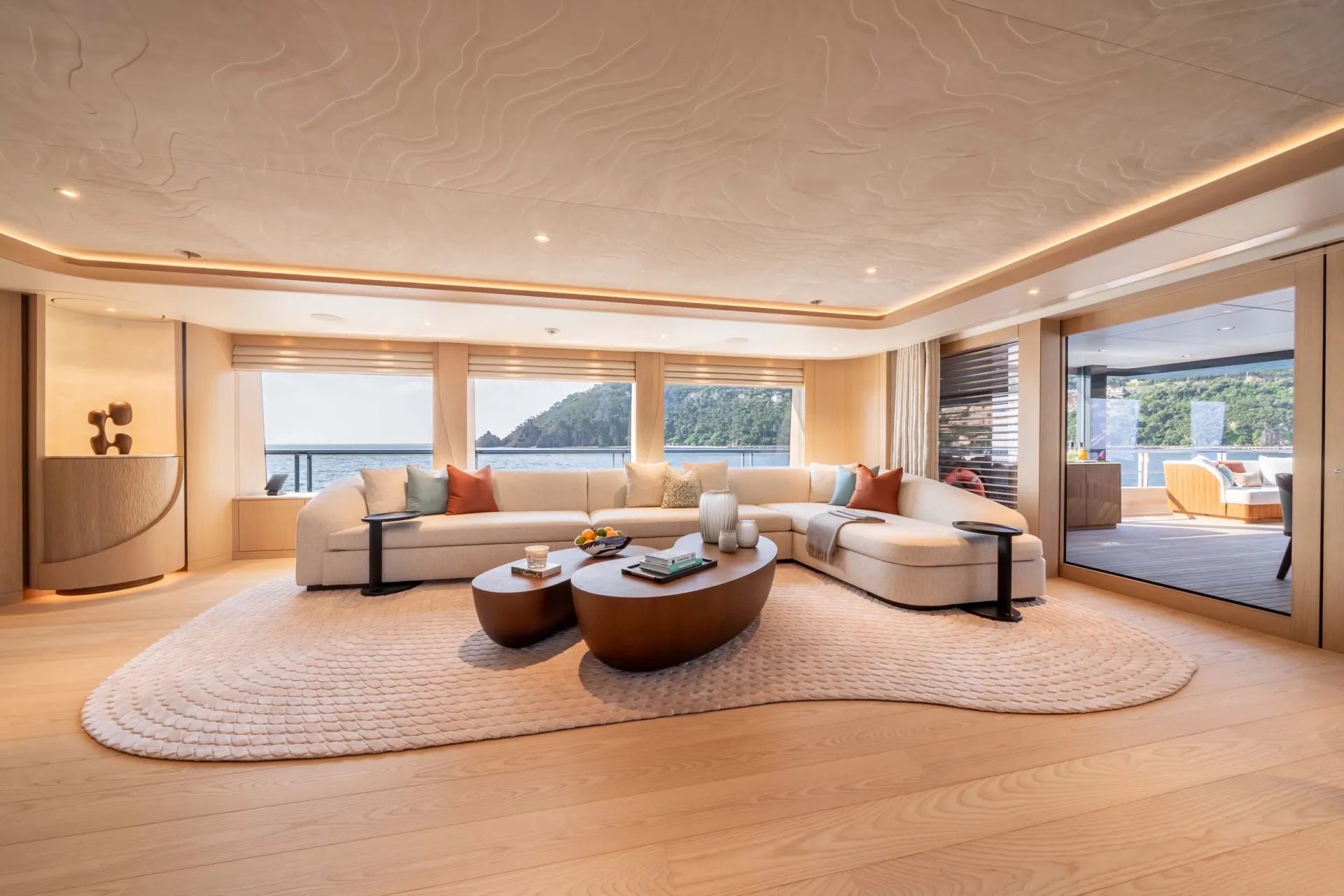 QU2 yacht detail photo
