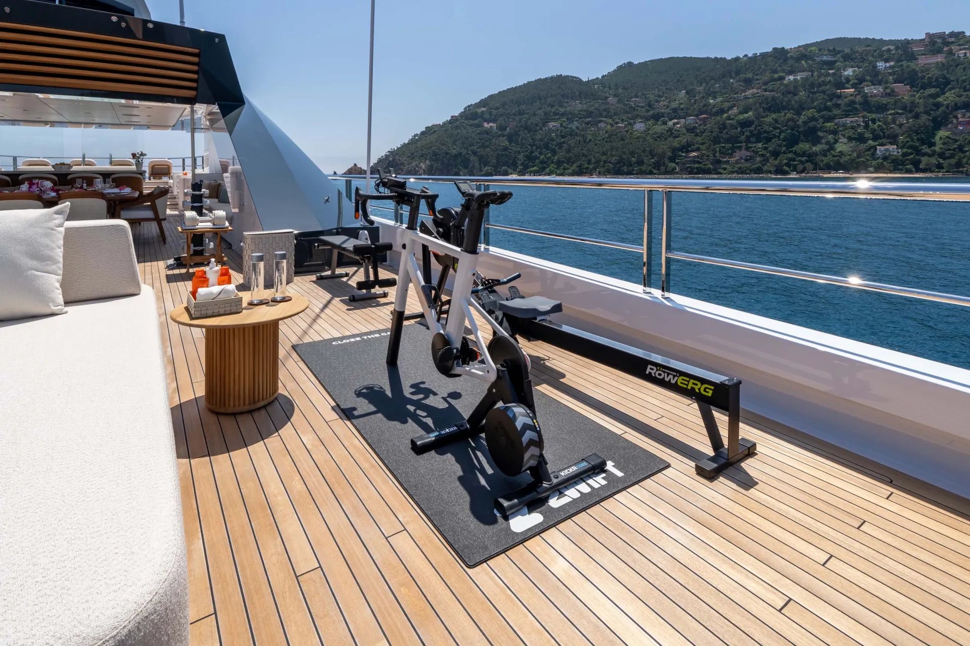 QU2 yacht detail photo