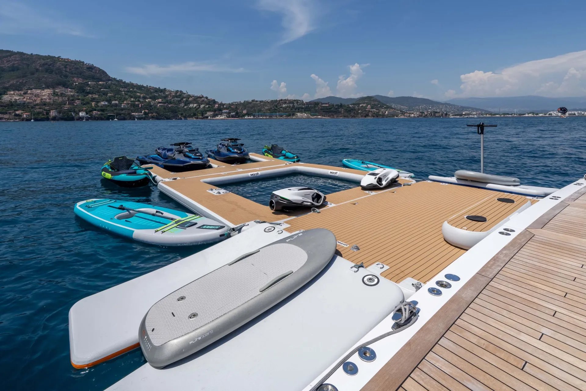 QU2 yacht detail photo