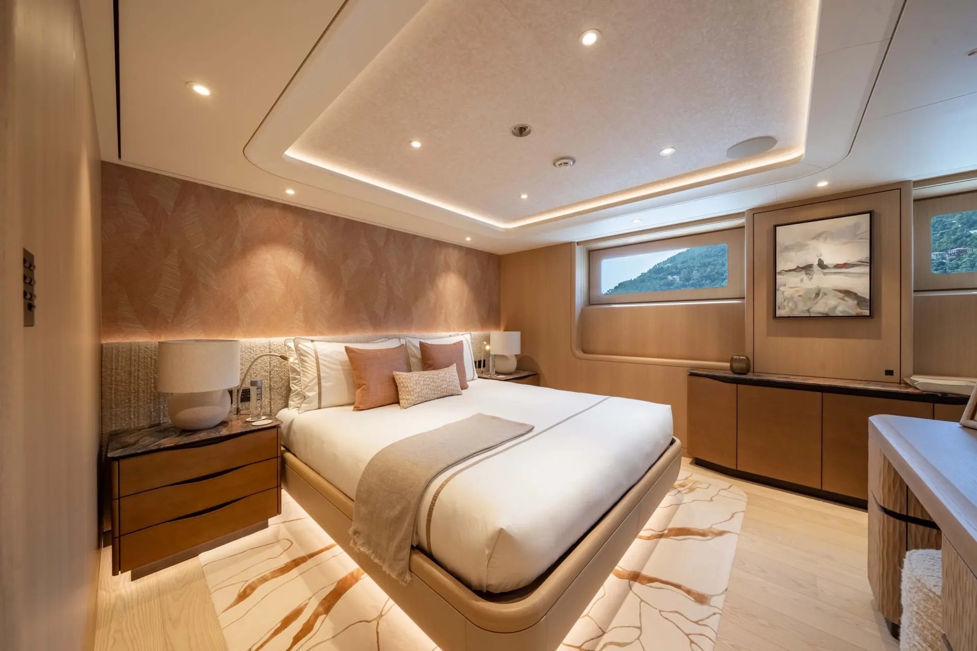 QU2 yacht detail photo