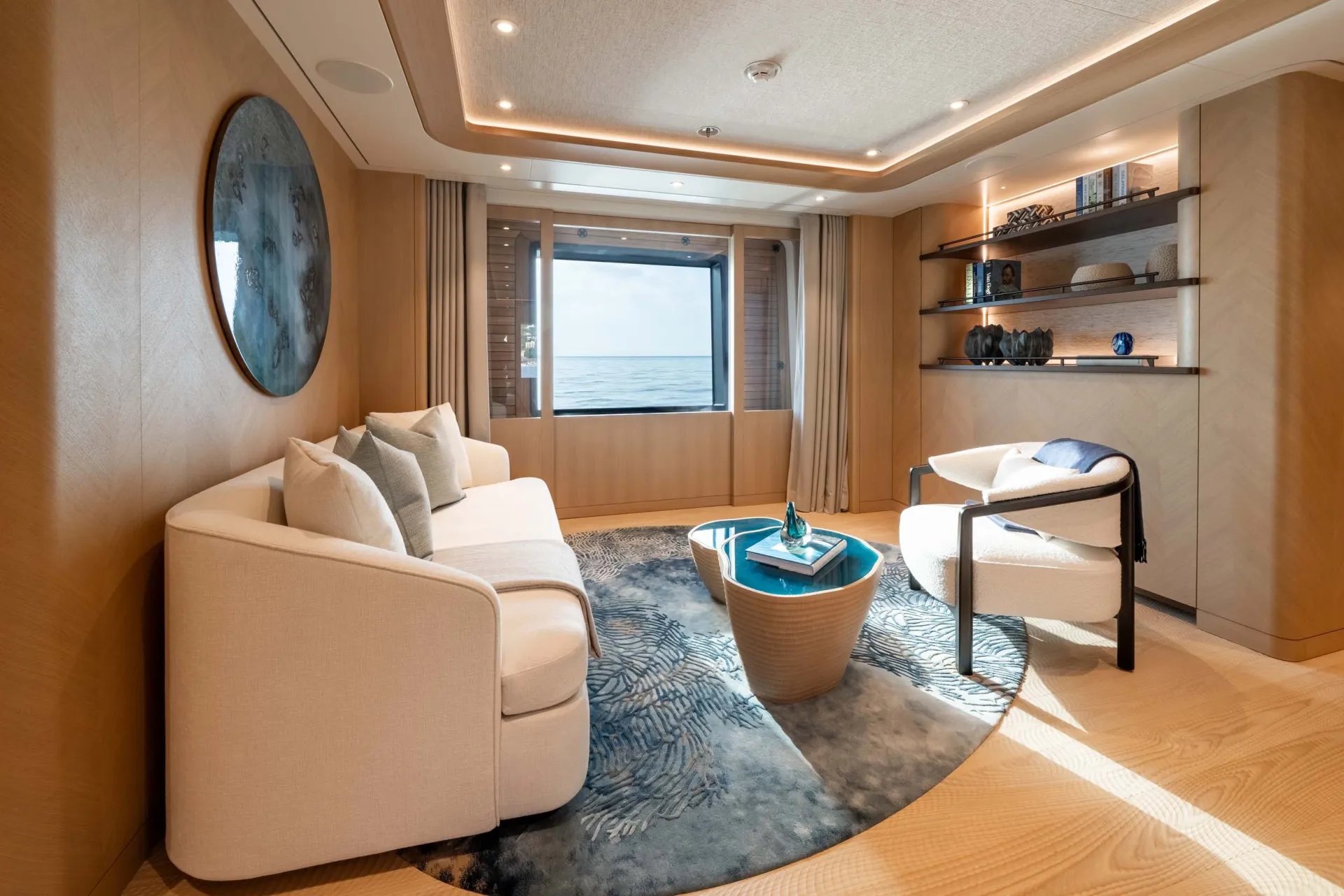 QU2 yacht detail photo