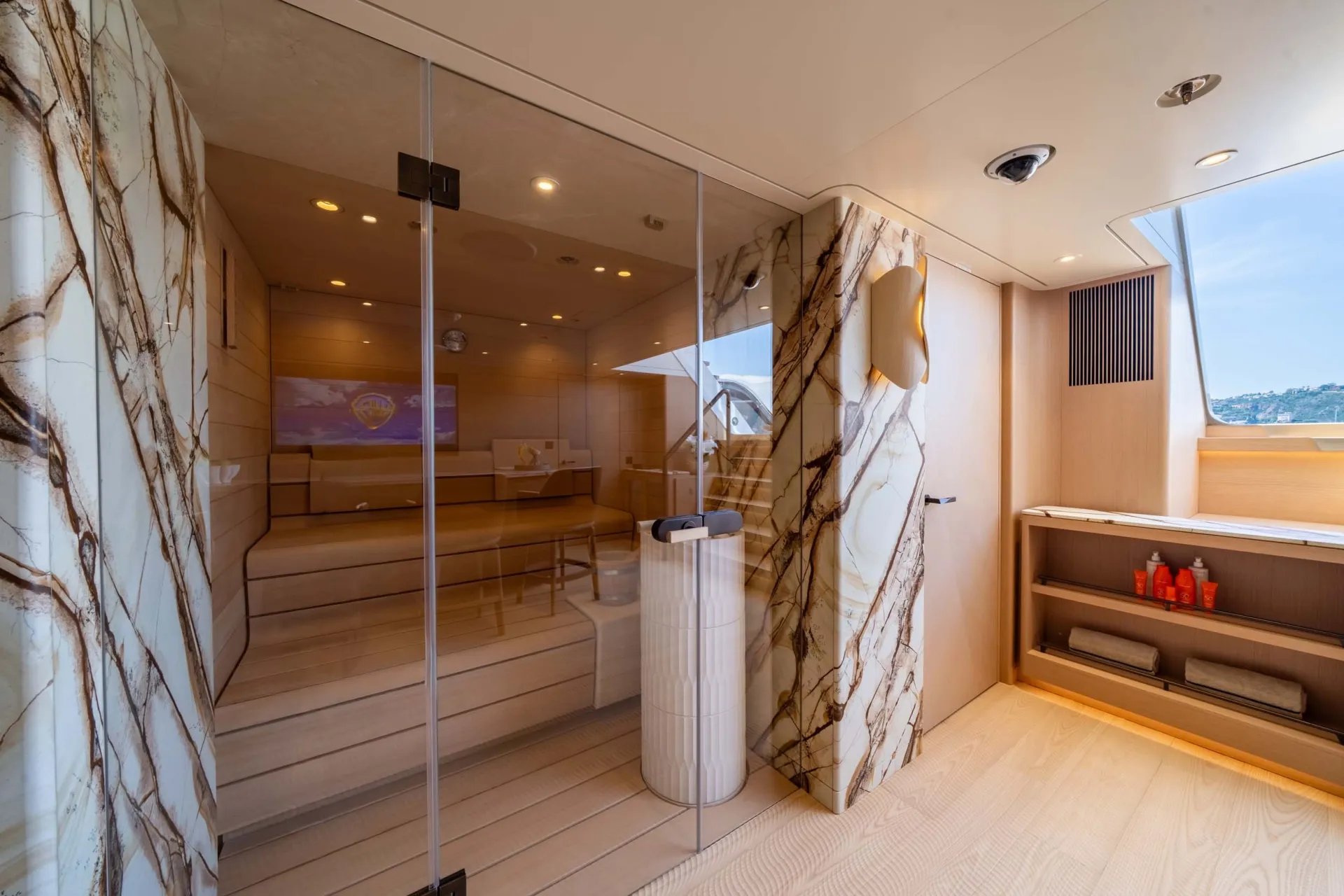 QU2 yacht detail photo