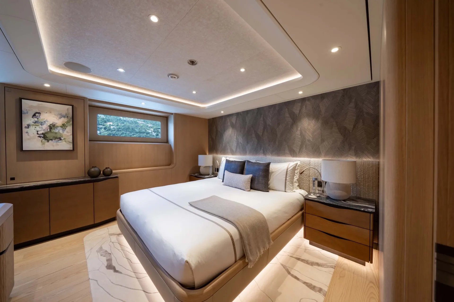 QU2 yacht detail photo