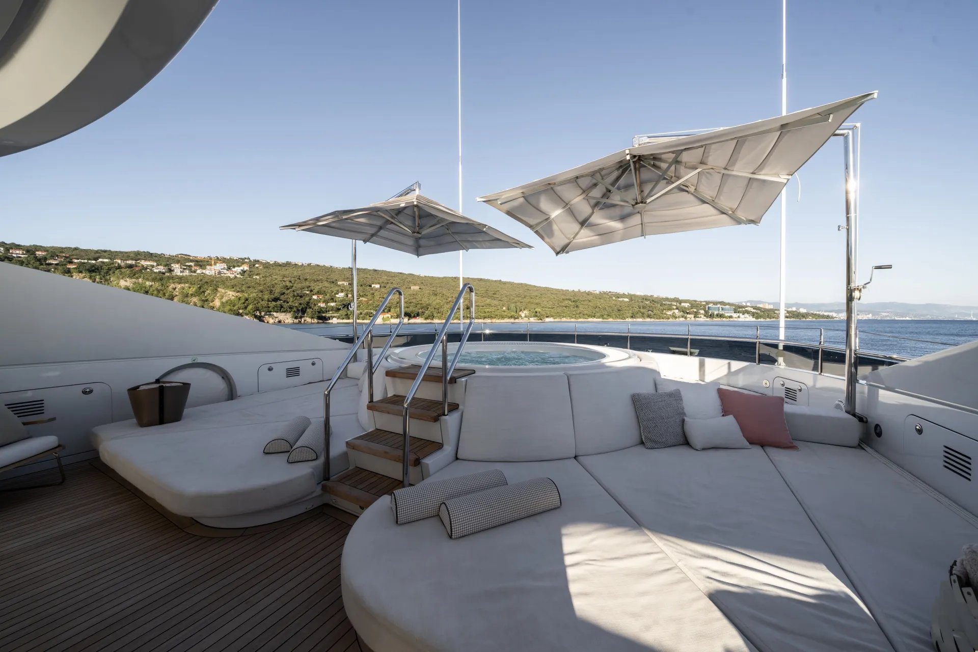 RELIANCE yacht detail photo