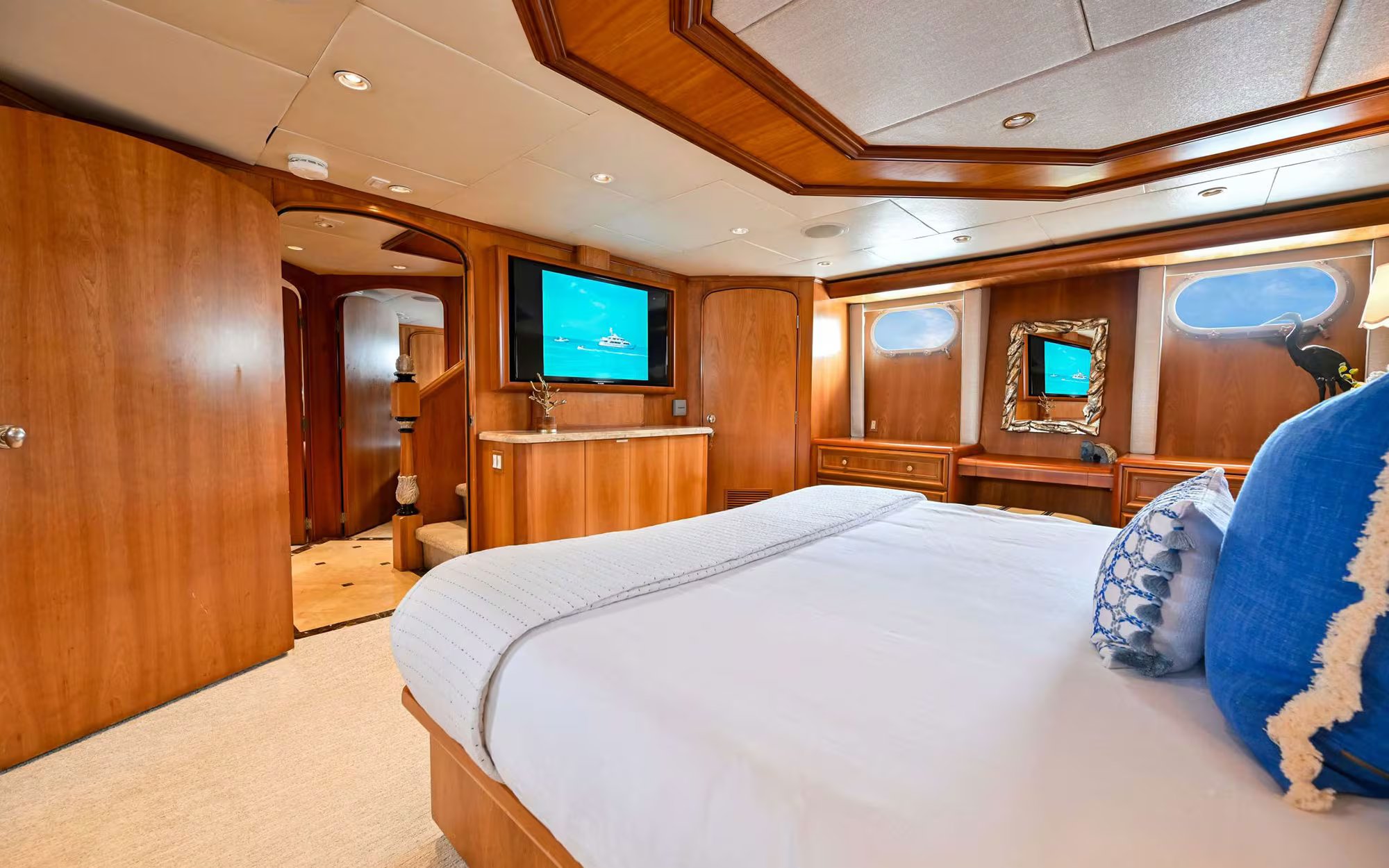 BIRDY yacht detail photo