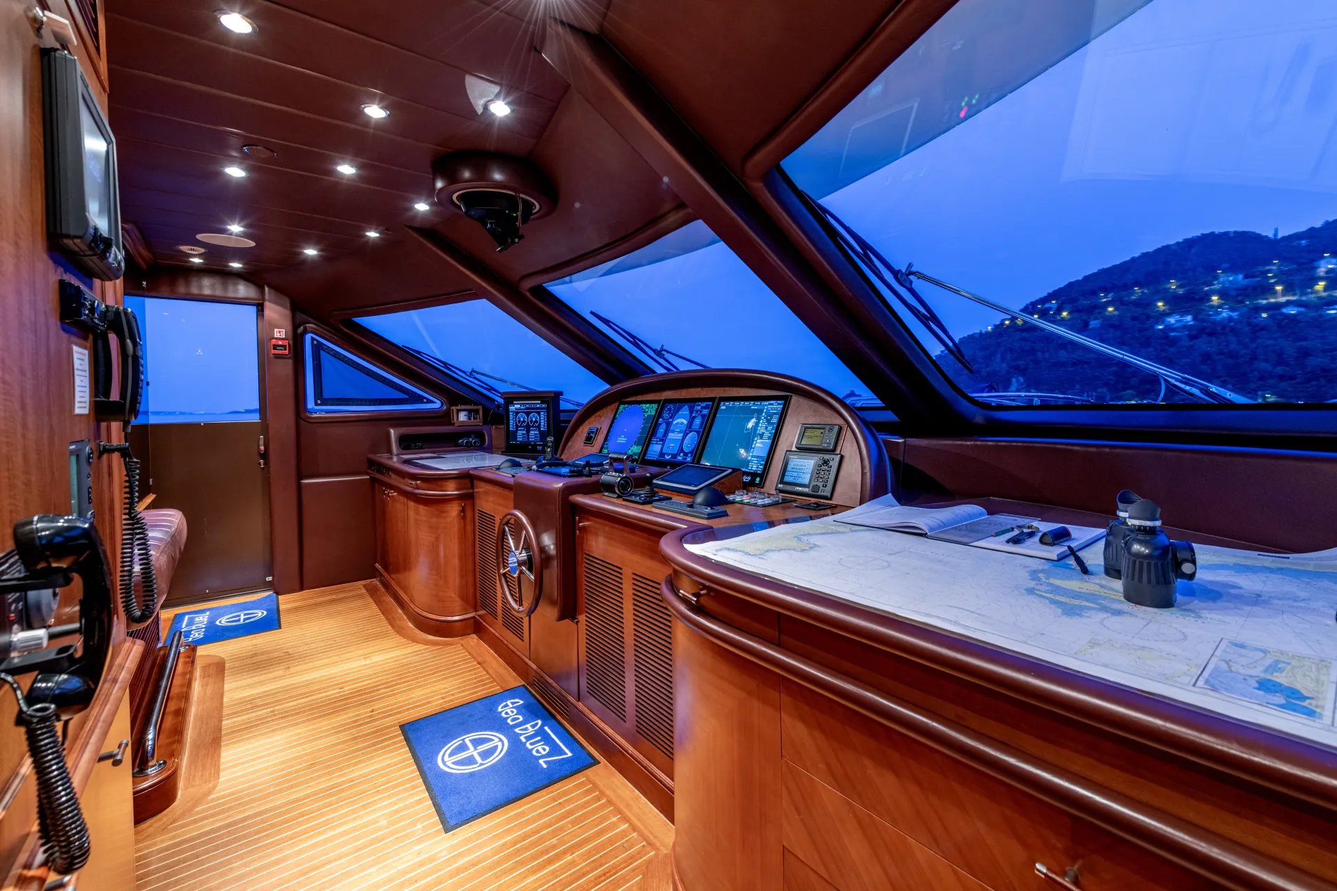 SEA BLUEZ yacht detail photo
