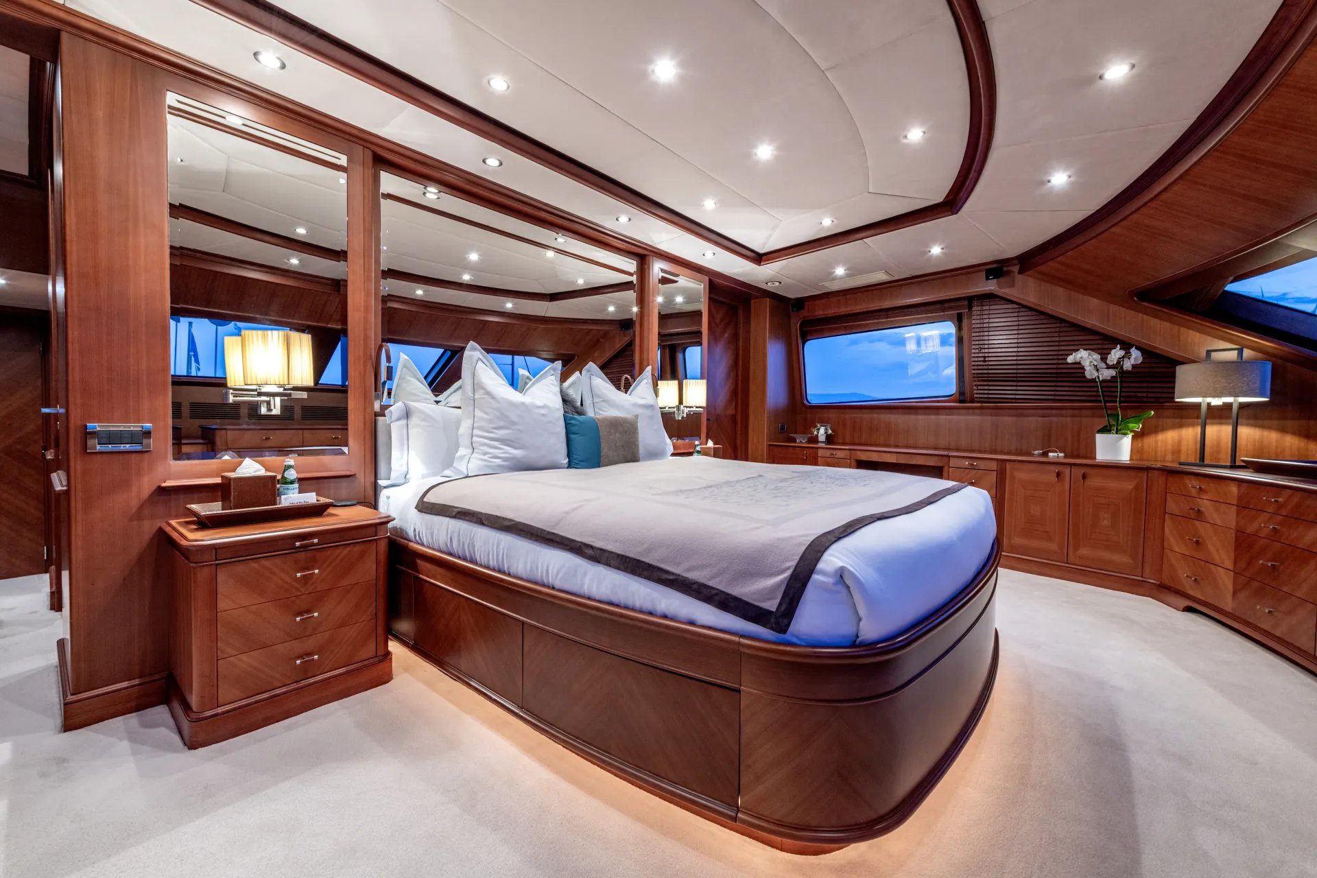 SEA BLUEZ yacht detail photo