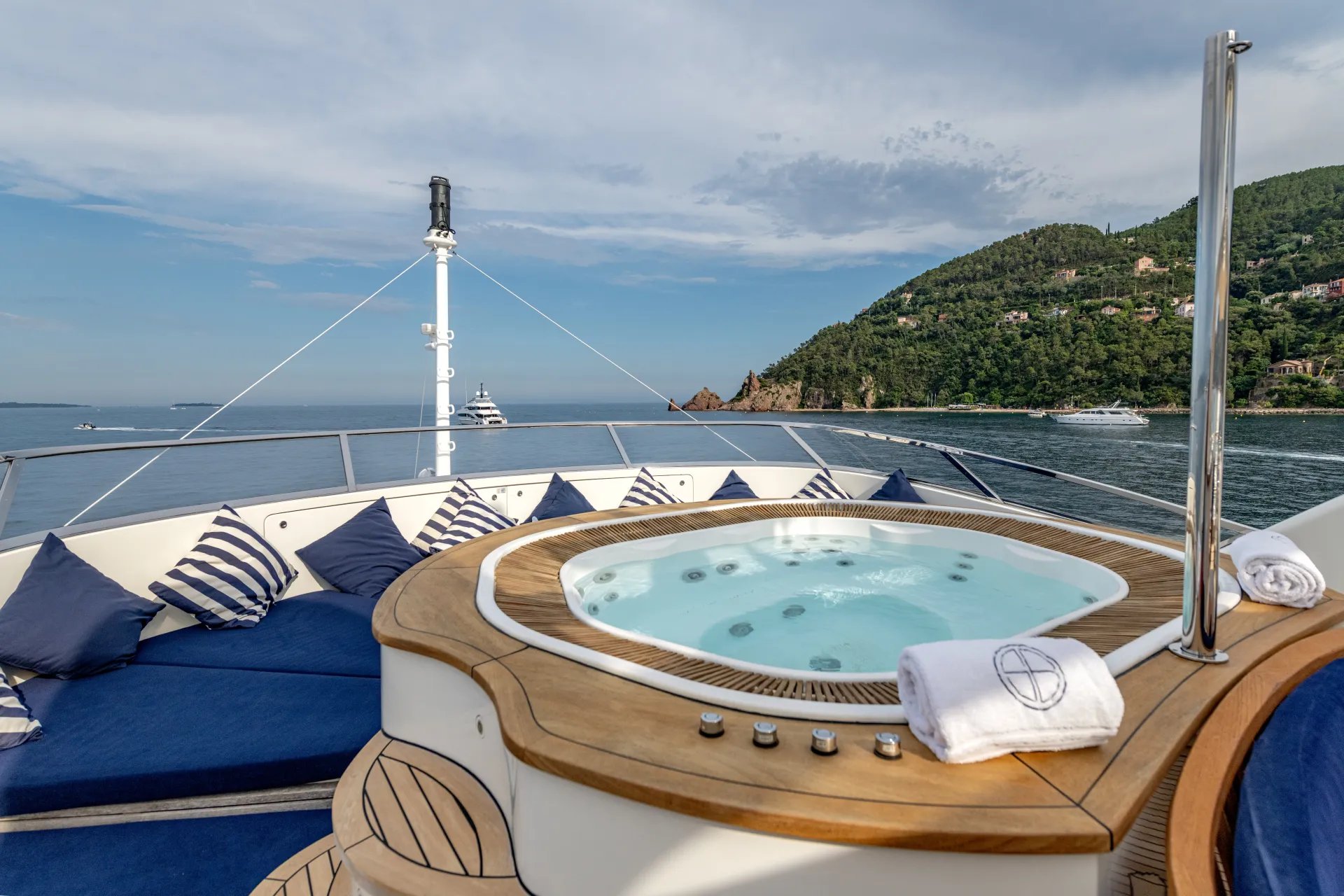 SEA BLUEZ master suite