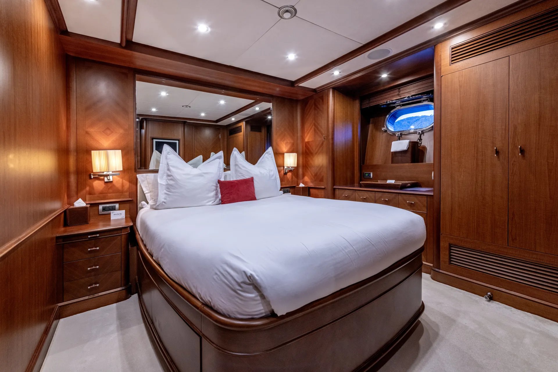 SEA BLUEZ yacht detail photo